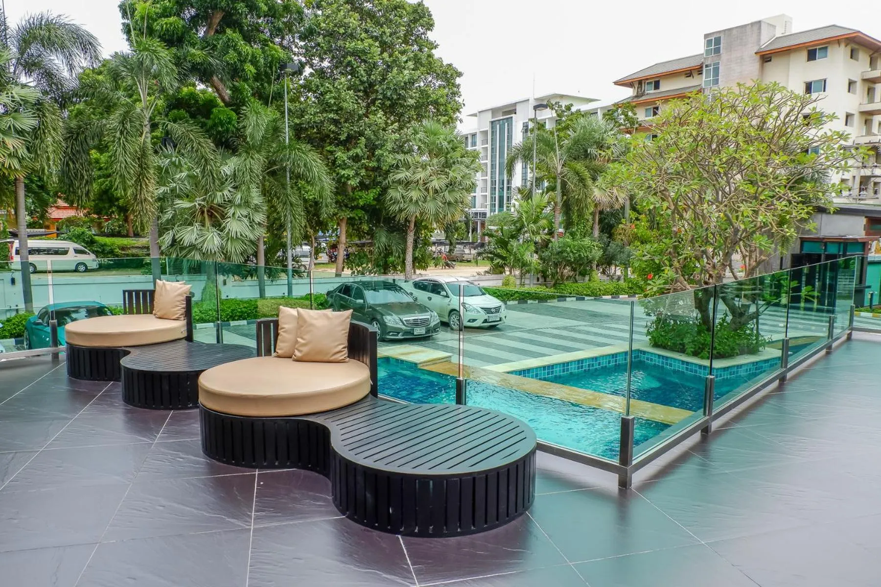 Patio in Z Through By The Zign