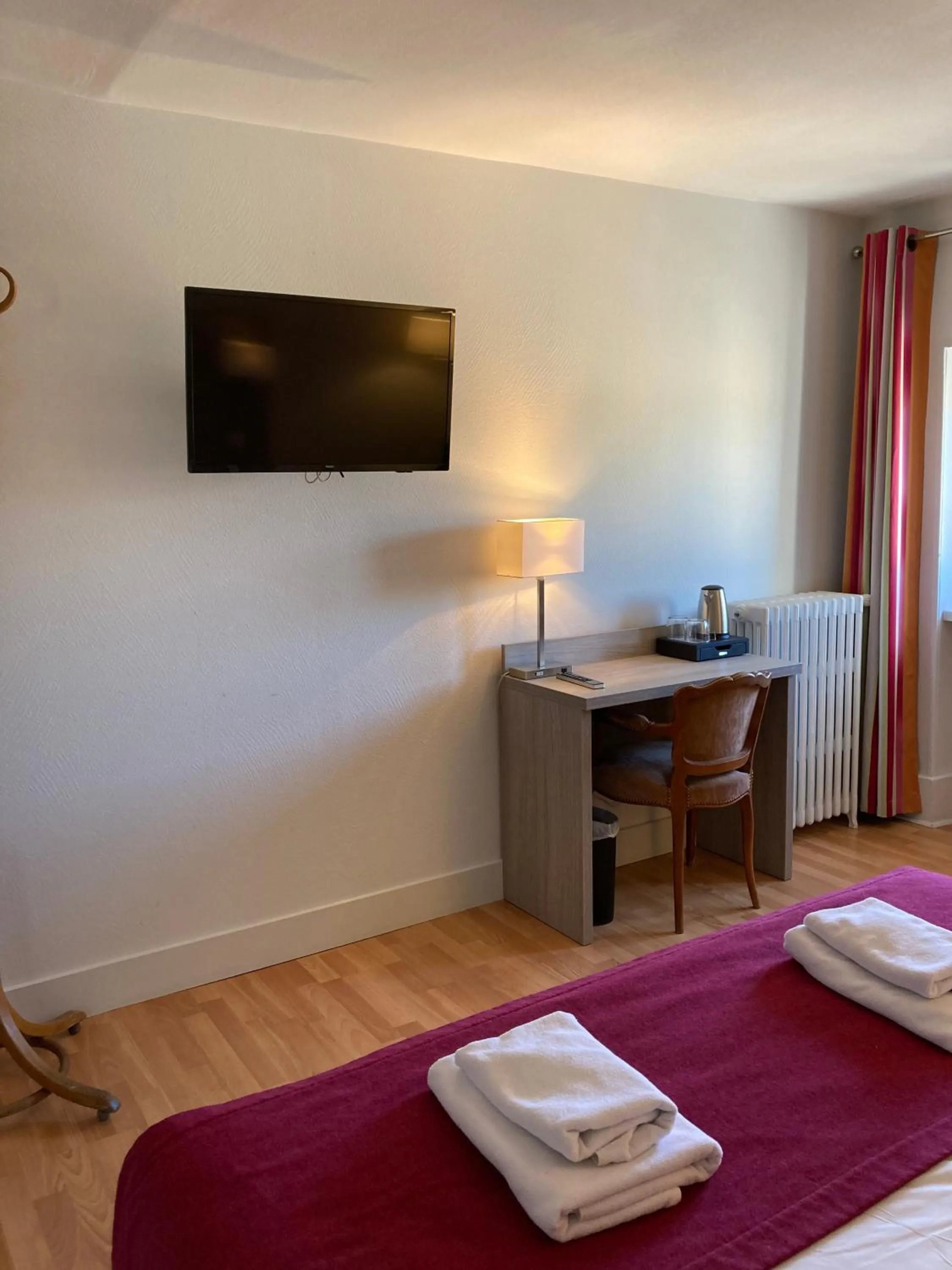 Bed in Hôtel de la Poste