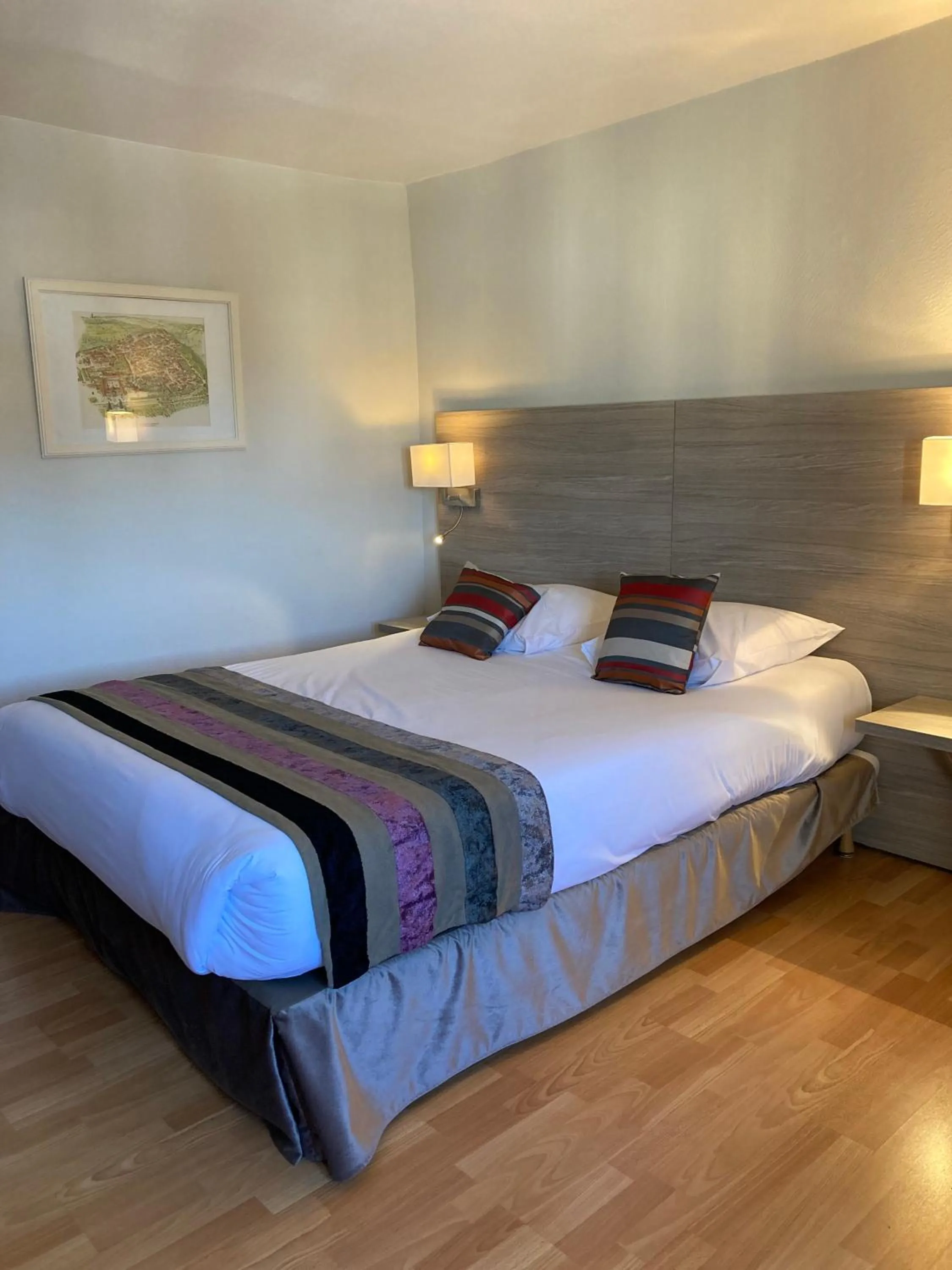 Bed in Hôtel de la Poste