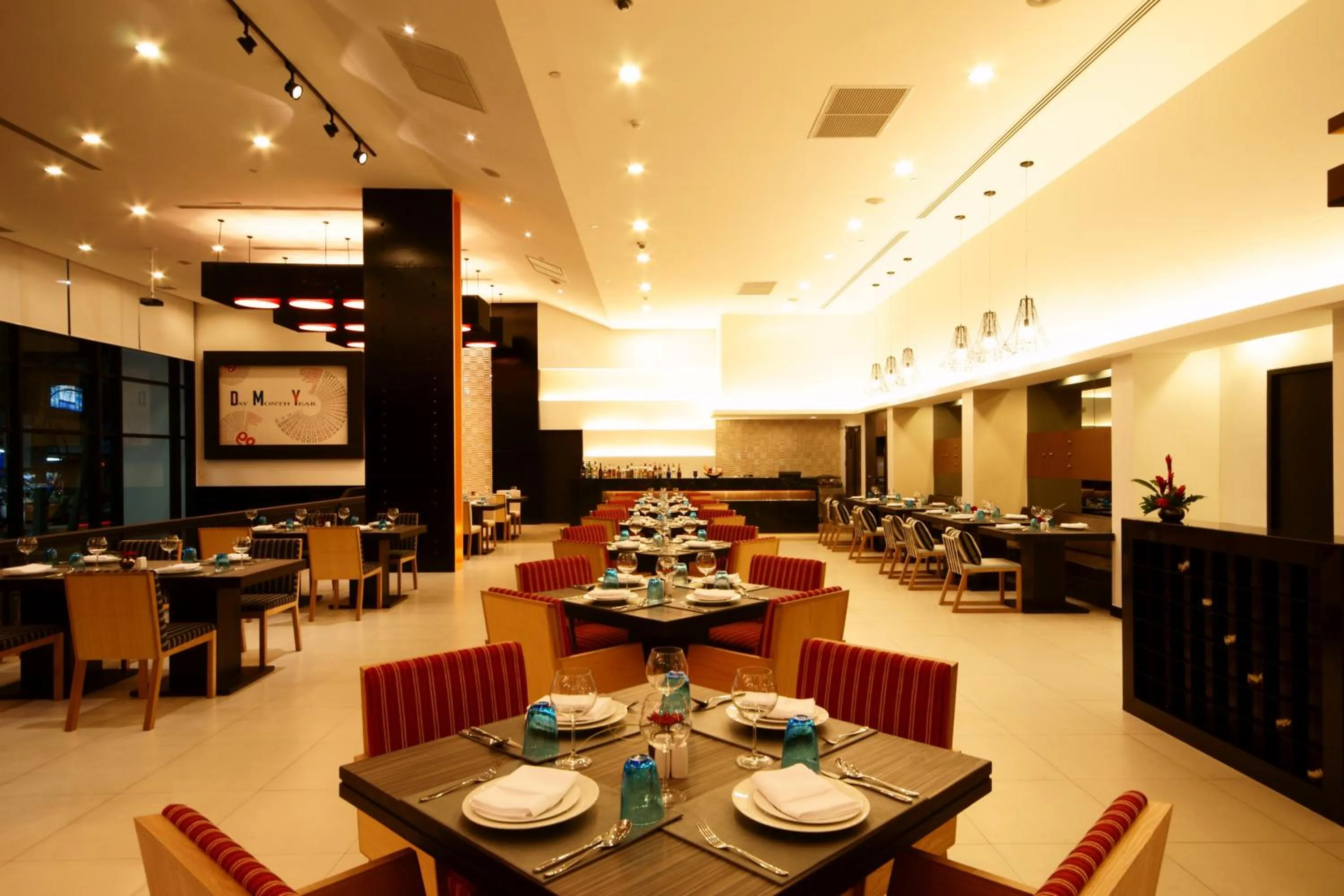 Restaurant/places to eat in Tsix5 Hotel