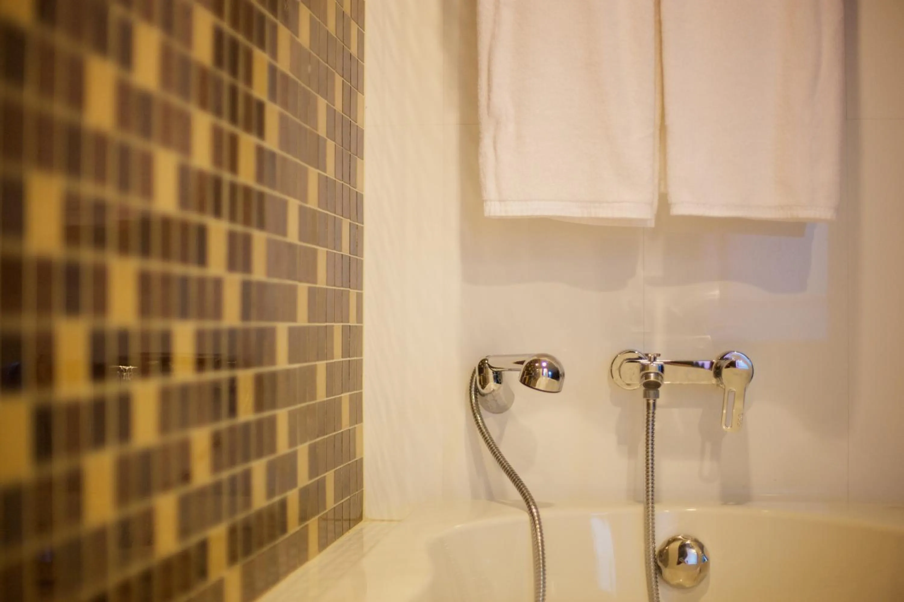 Shower in Tsix5 Hotel