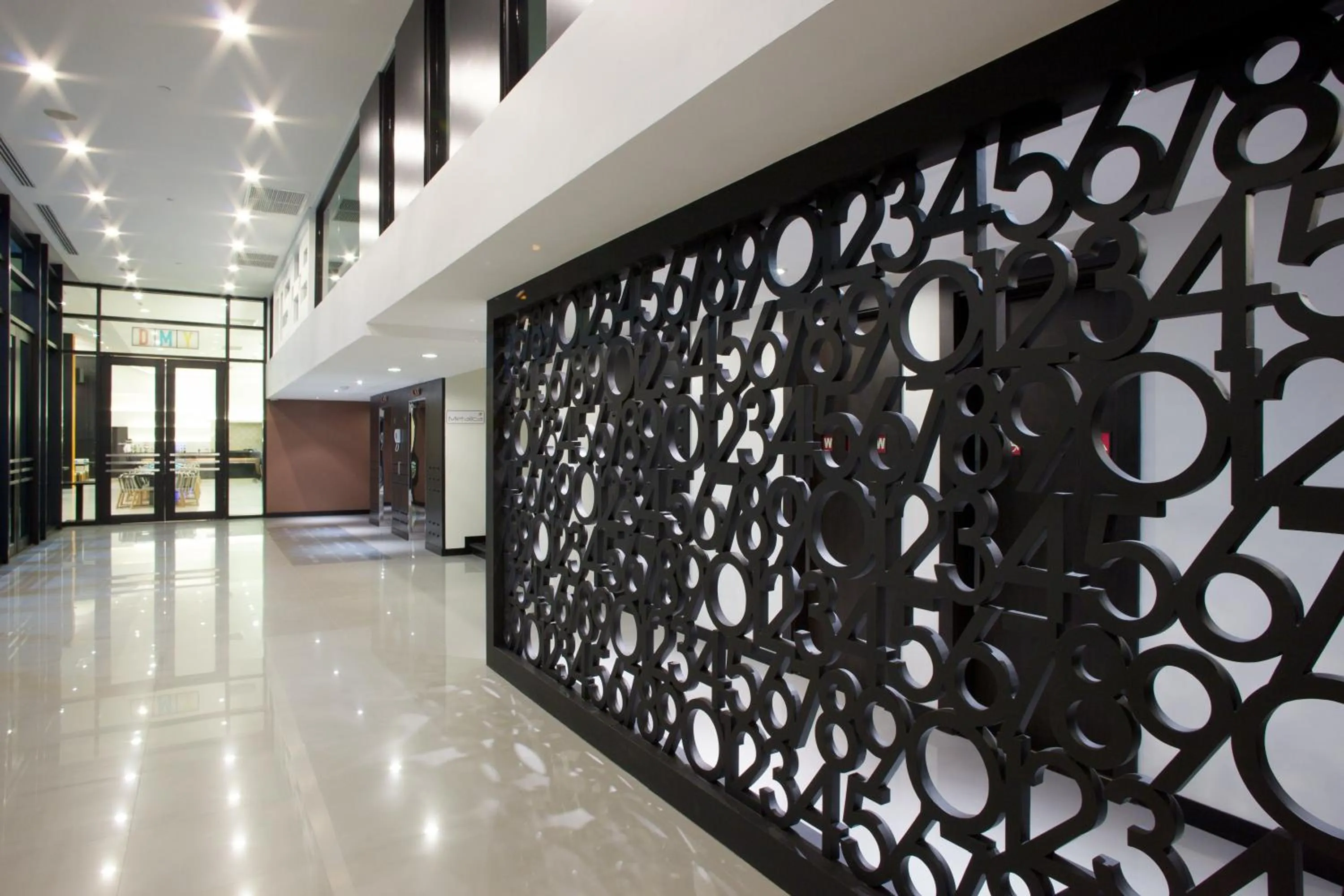 Lobby or reception in Tsix5 Hotel