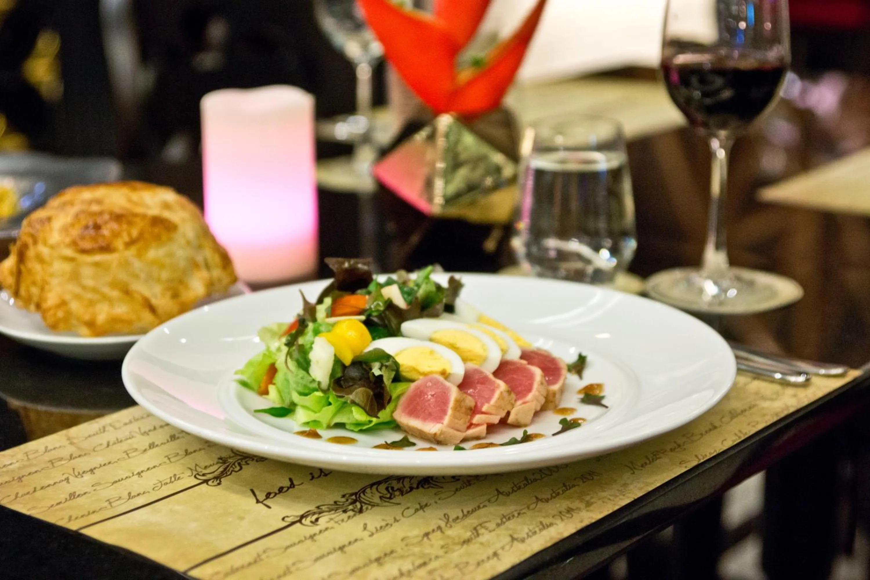 Restaurant/places to eat in Tsix5 Hotel