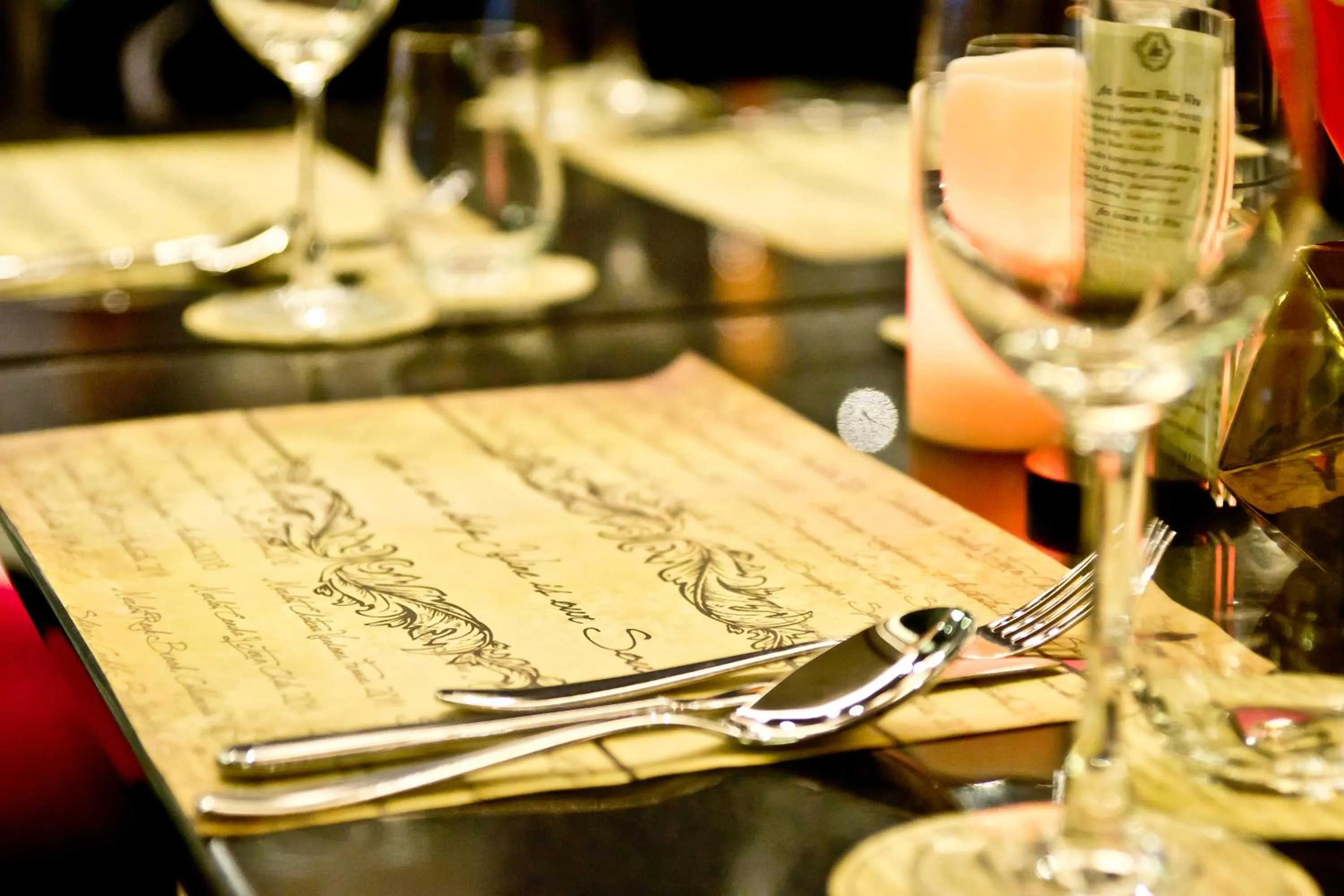 Restaurant/places to eat in Tsix5 Hotel