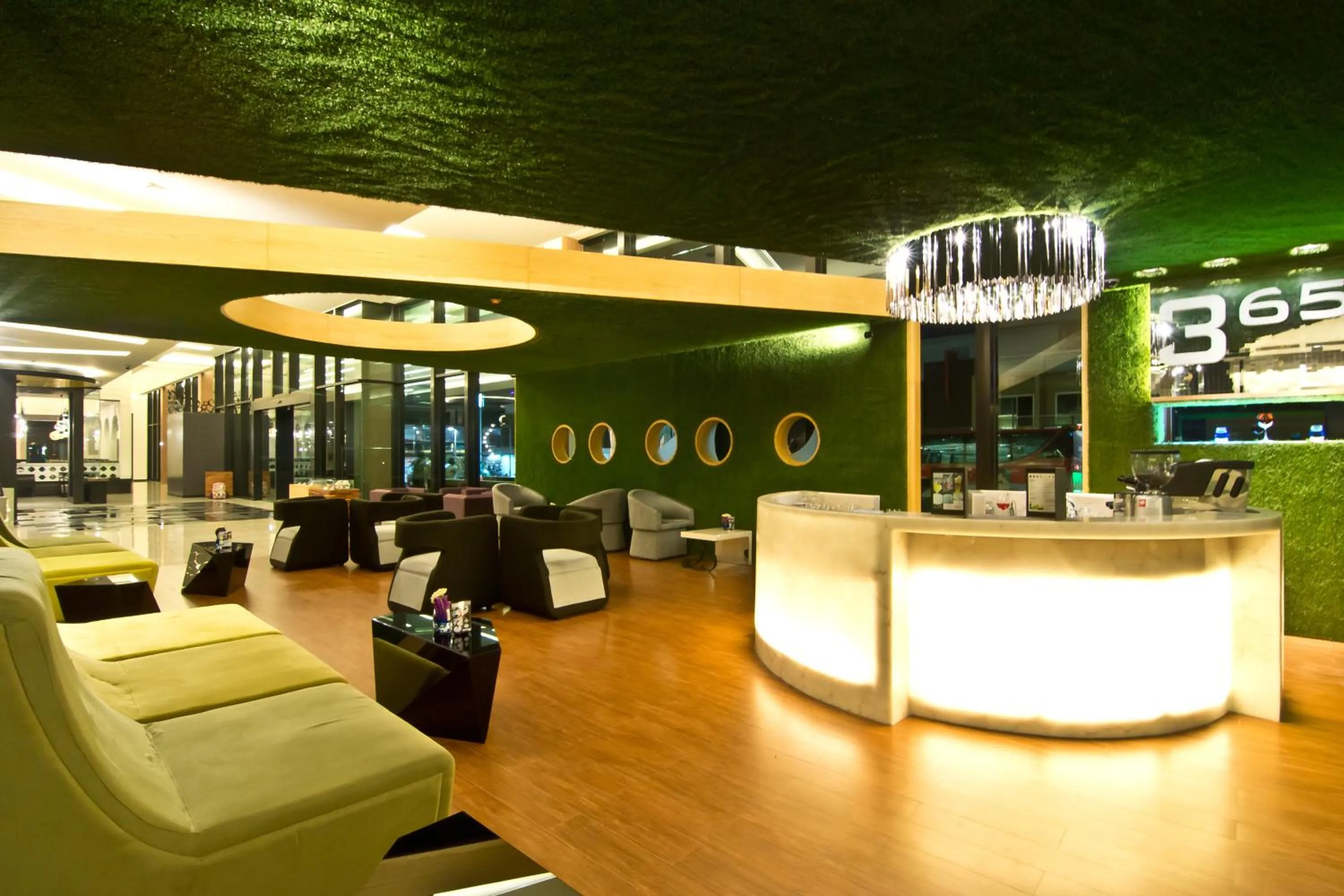 Lobby or reception in Tsix5 Hotel