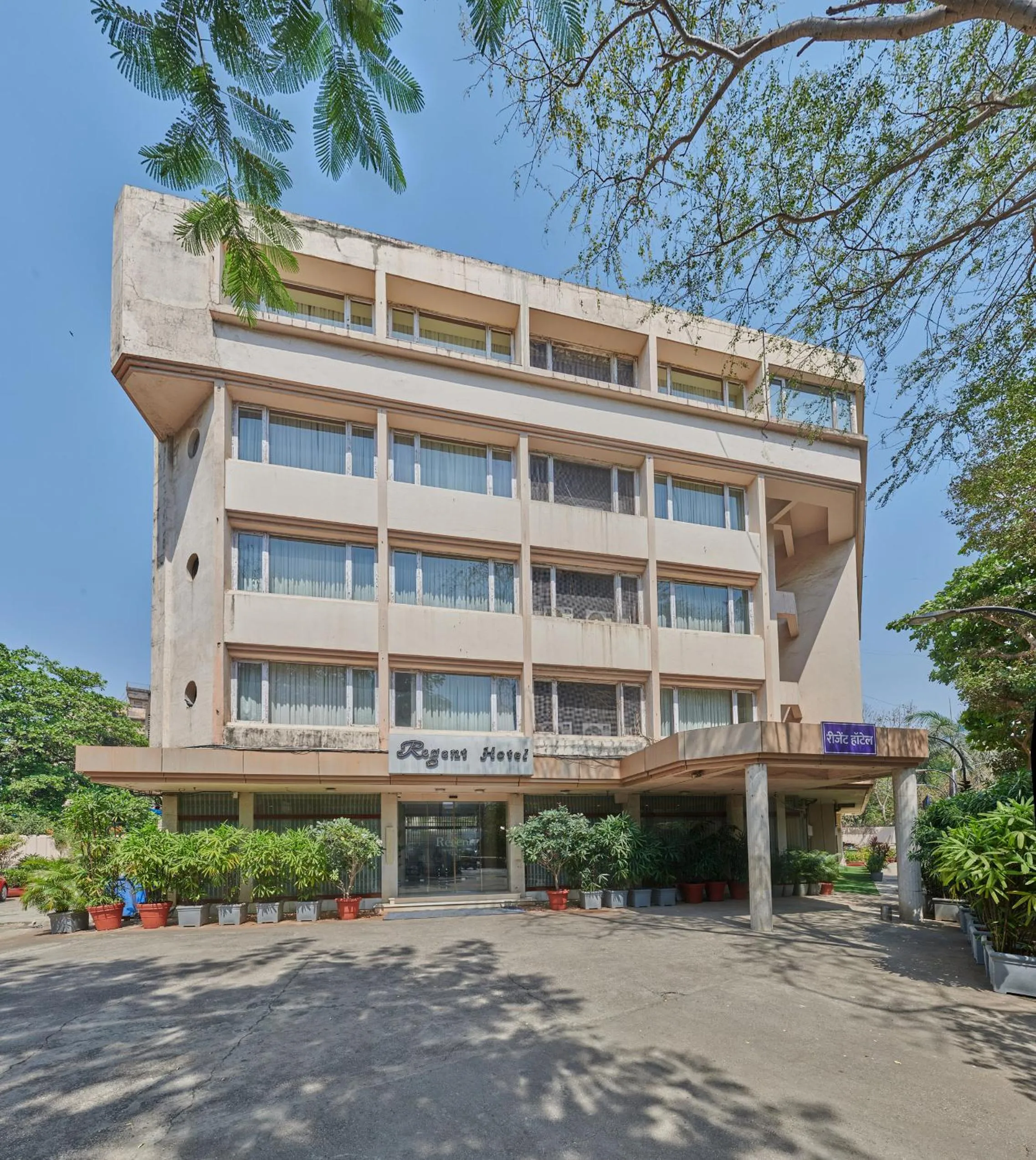 Facade/entrance in Regent Hotel Andheri