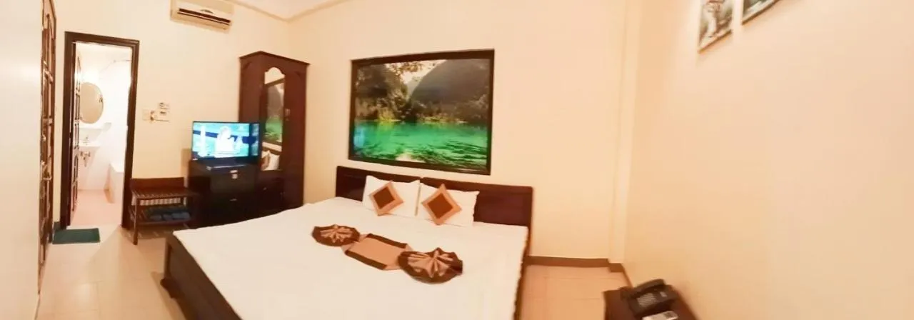 Bed in Tran Ly Hotel