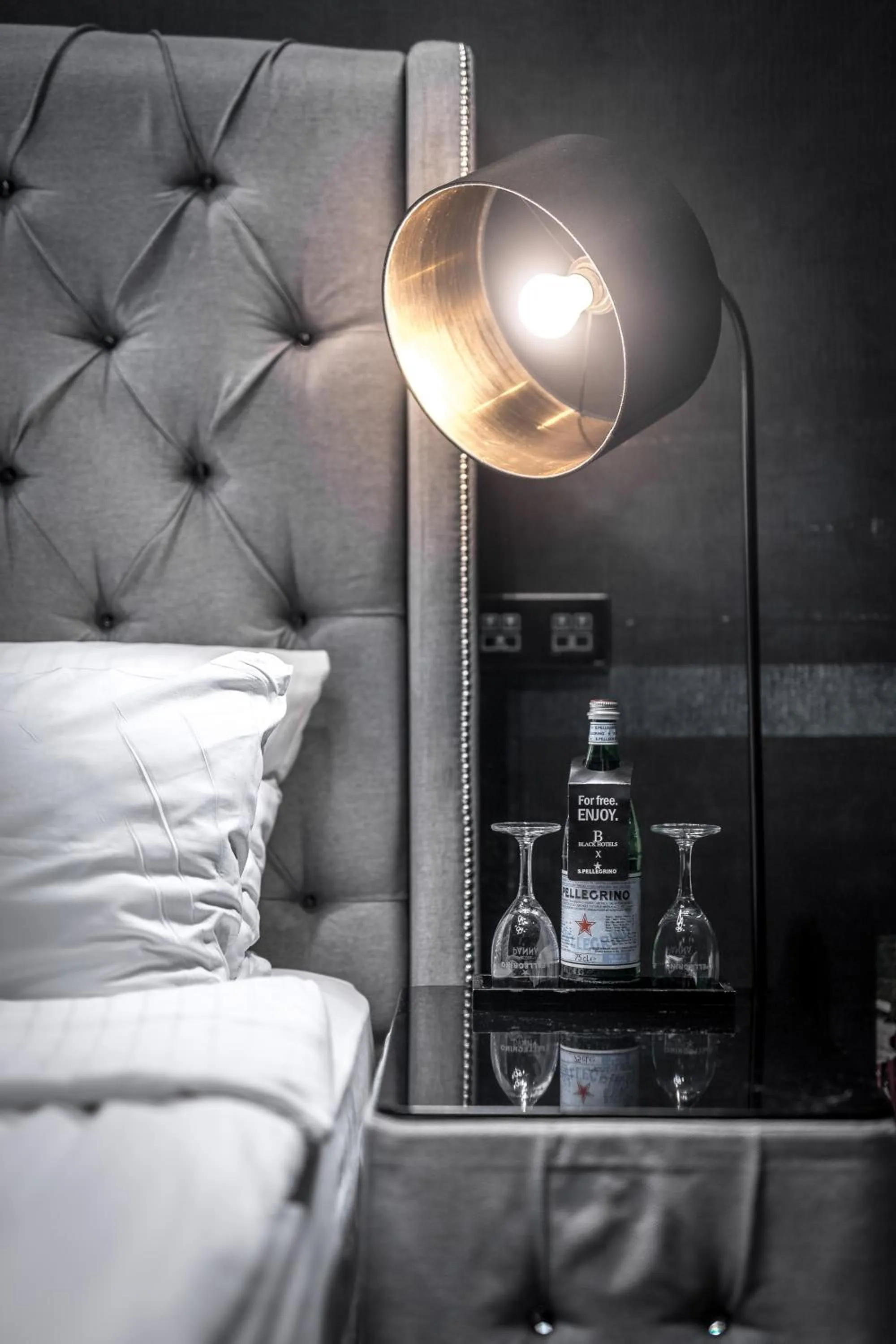 Bed in Black Hotels Köln