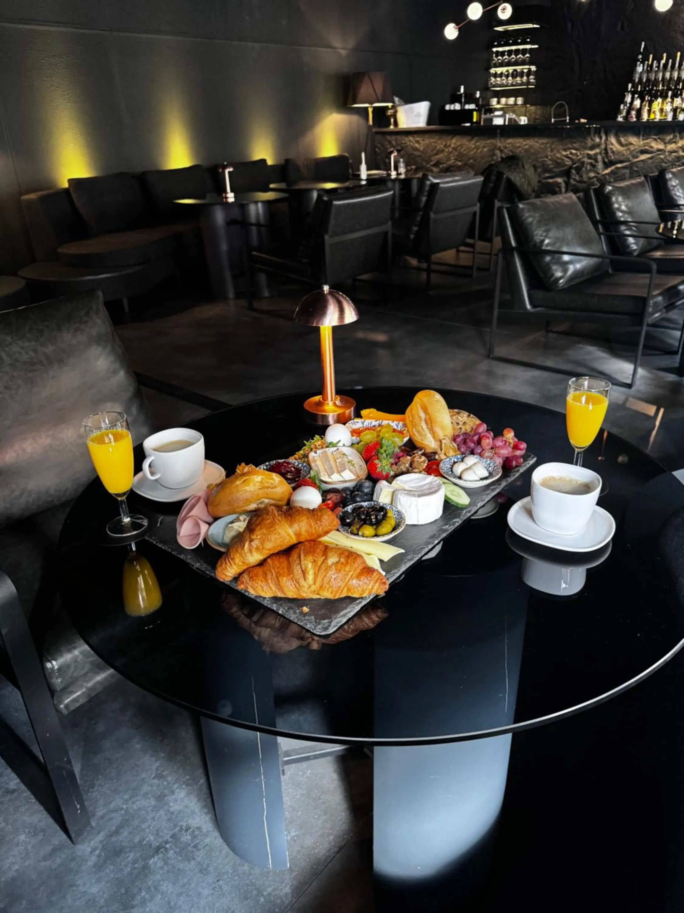 Breakfast in Black Hotels Köln