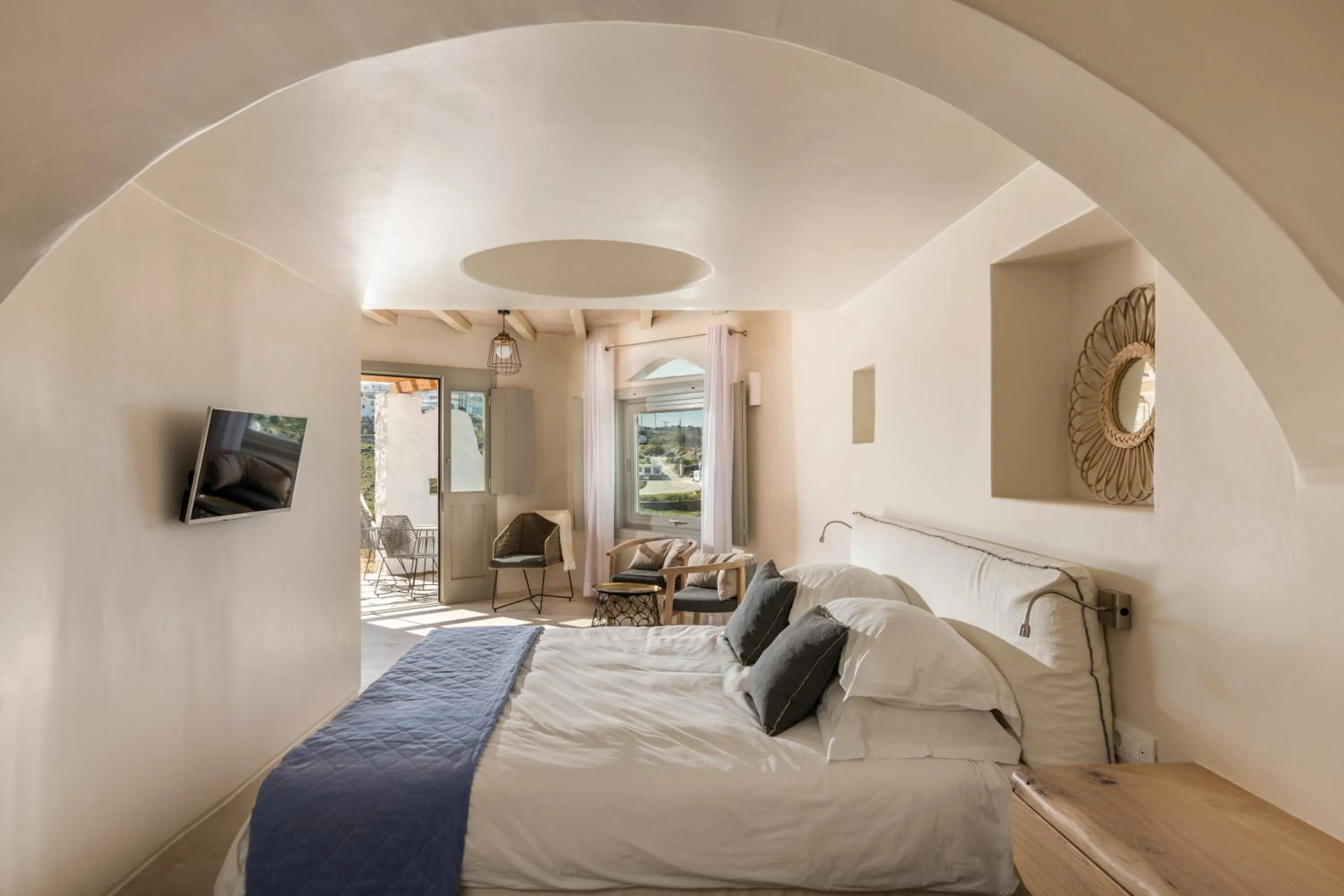 Property building, Bed in Legacy Suites