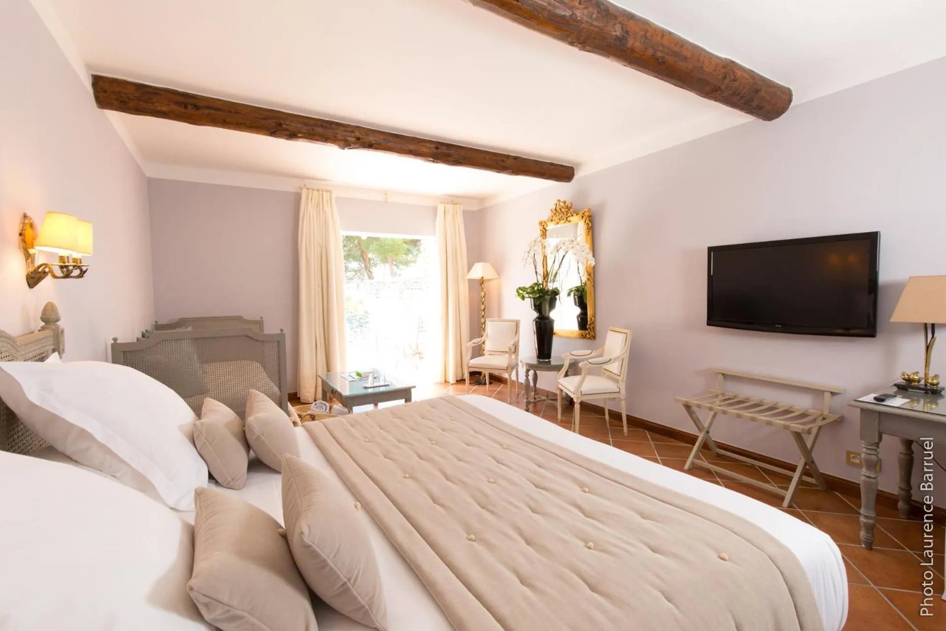 TV and multimedia, Bed in Le Phébus & Spa – Relais & Châteaux