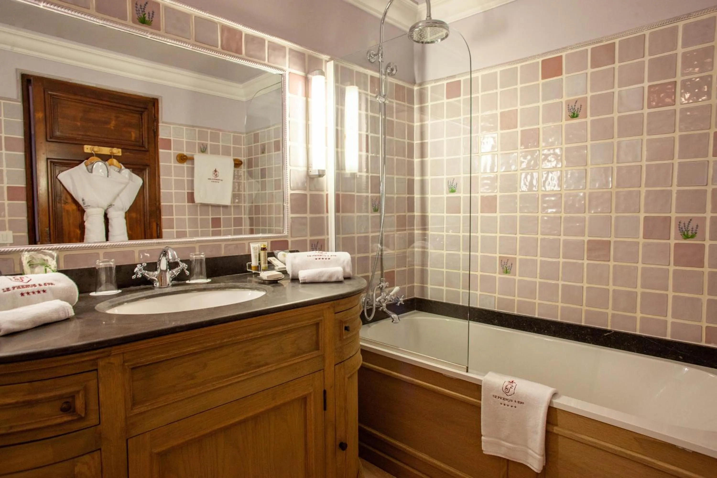 Bathroom in Le Phébus & Spa – Relais & Châteaux