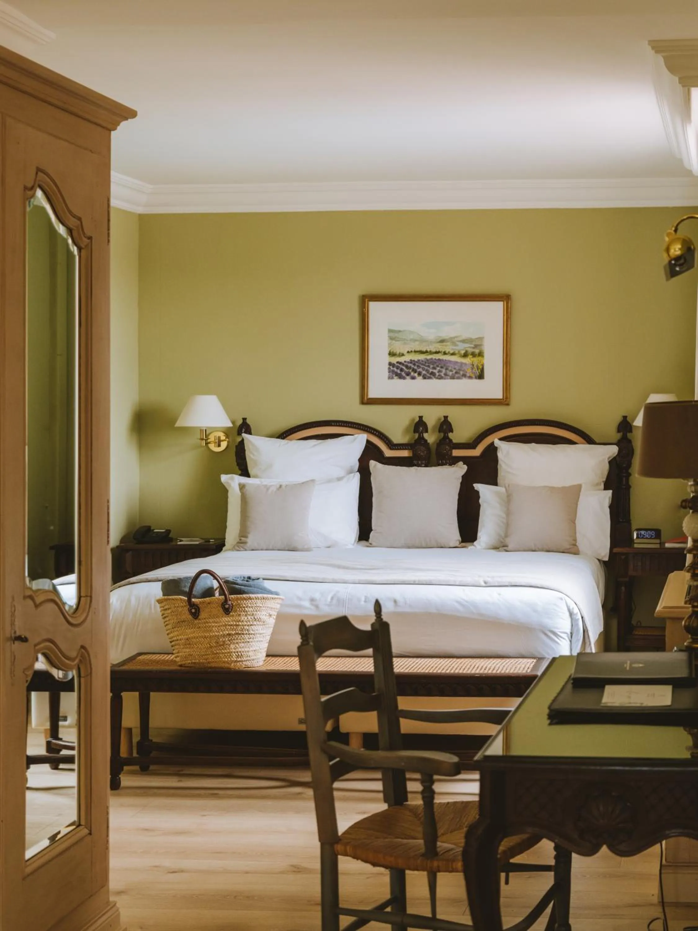 Bed in Le Phébus & Spa – Relais & Châteaux