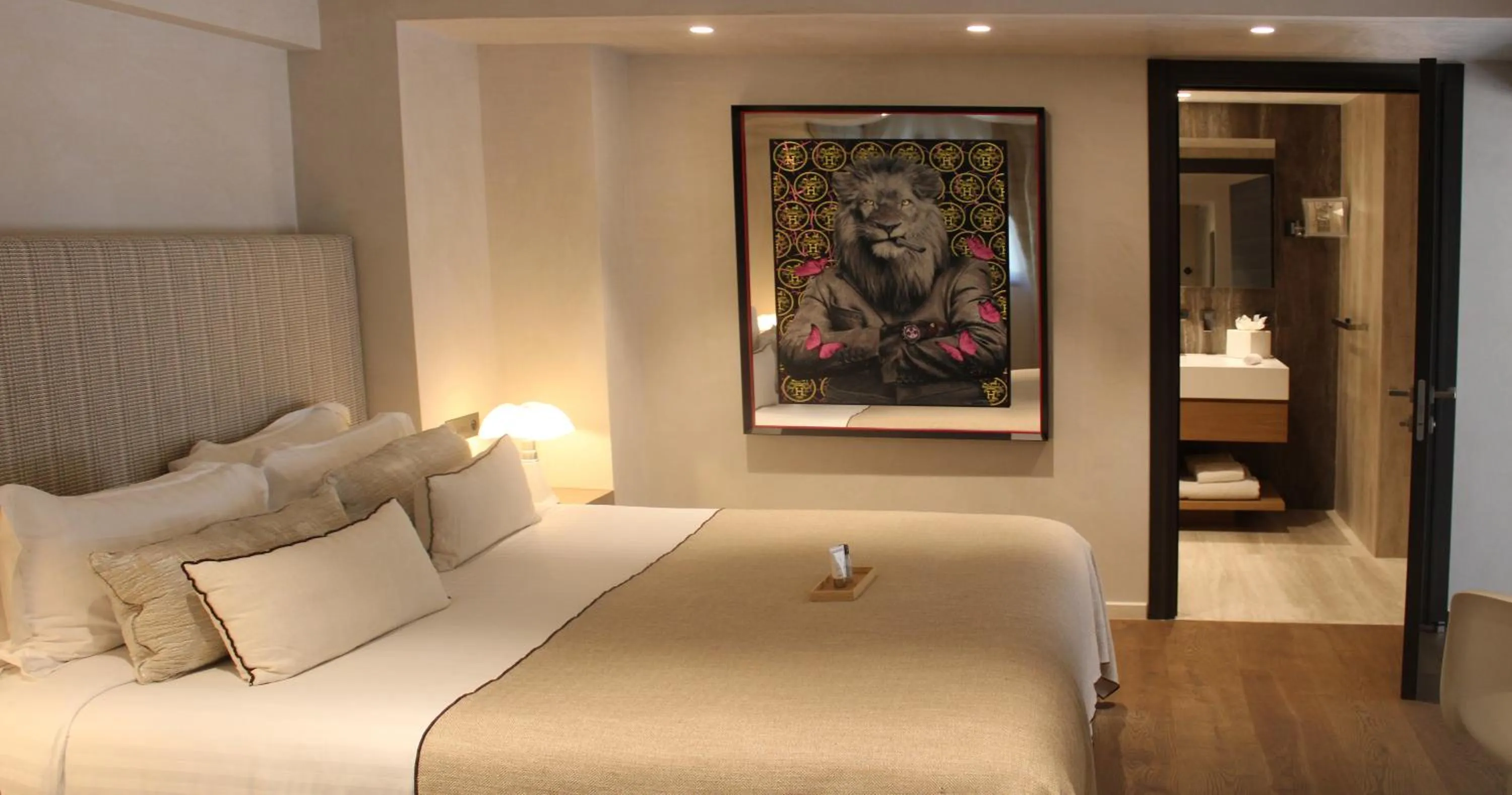 Photo of the whole room, Bed in Villa Cosy, hotel & spa