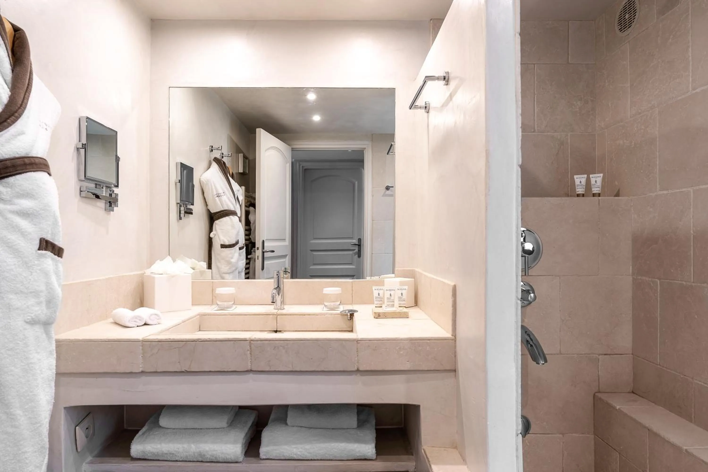 Bathroom in Villa Cosy, hotel & spa