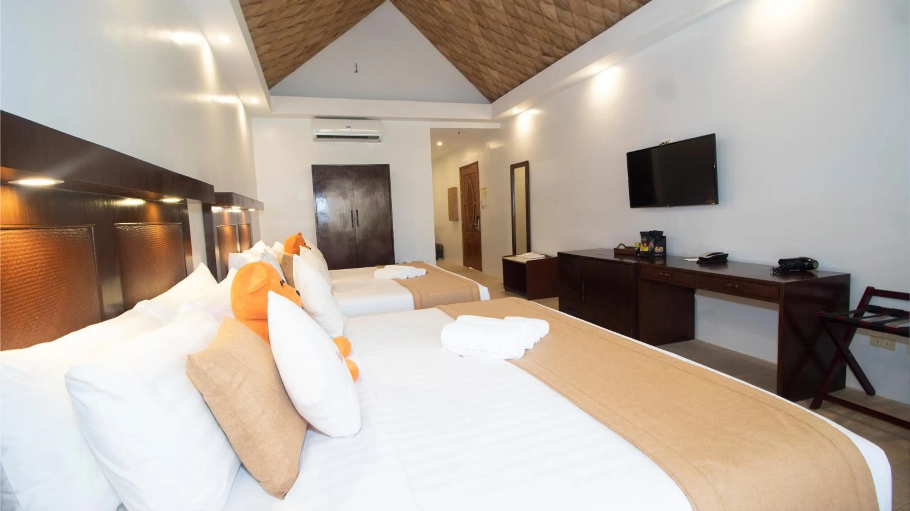 Bed in Ambassador In Paradise