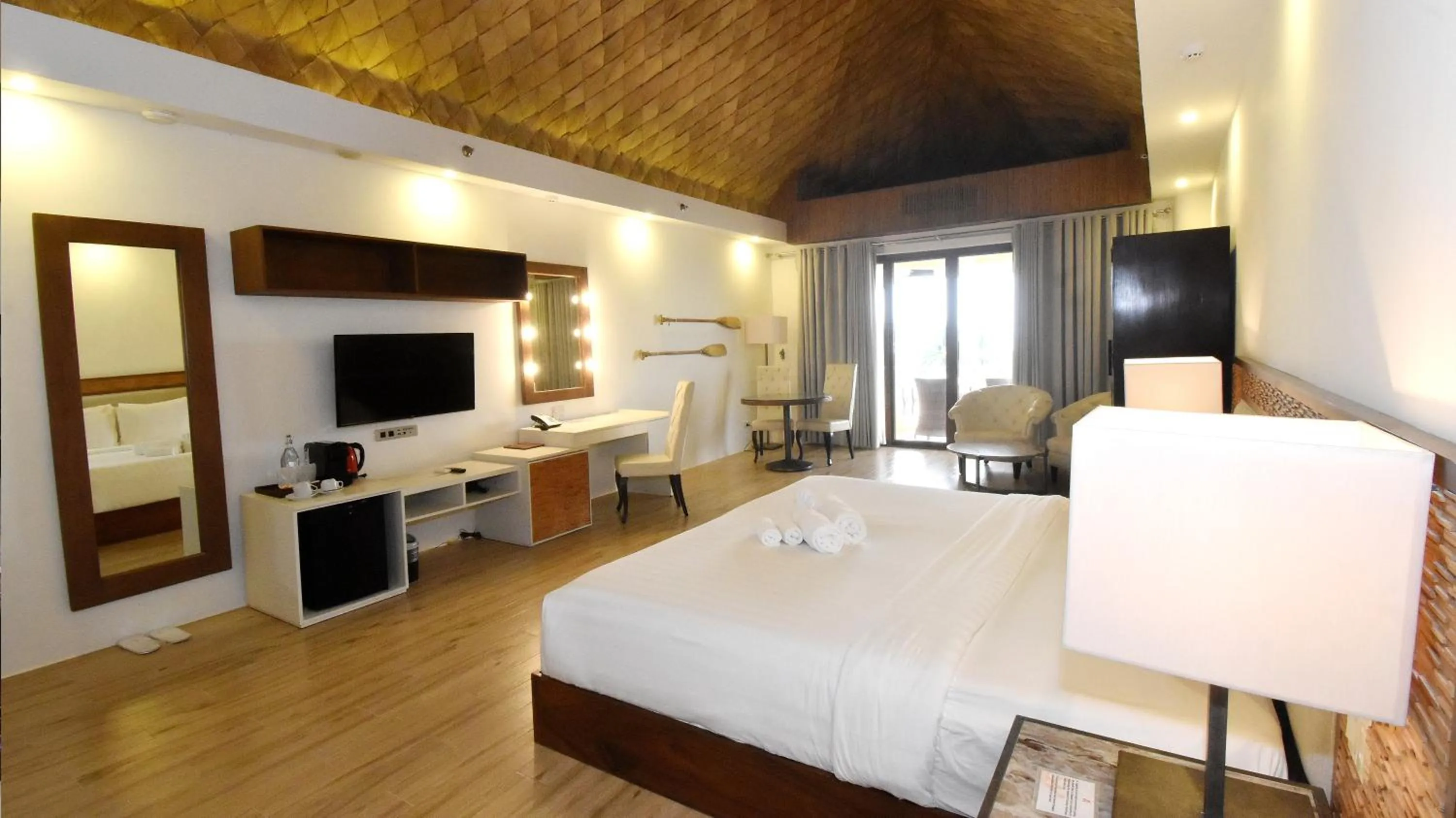 Bed in Ambassador In Paradise