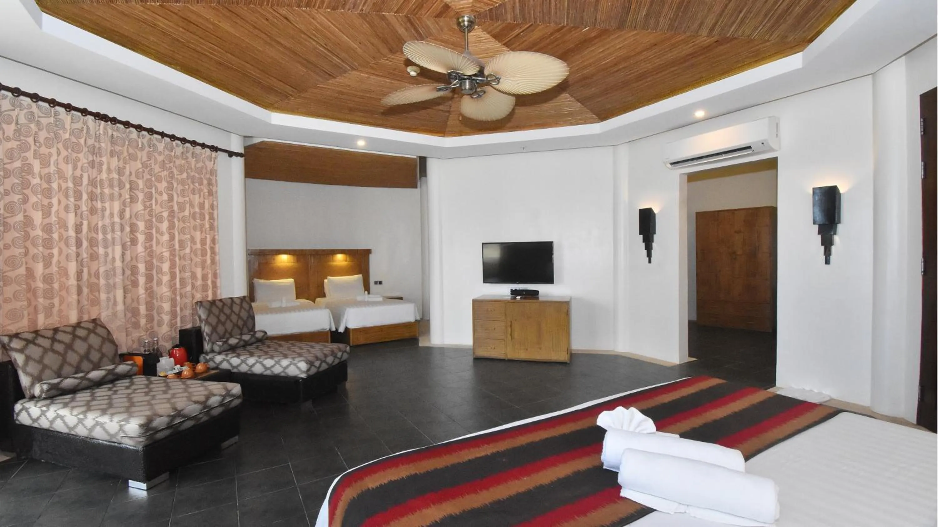 Bed in Ambassador In Paradise