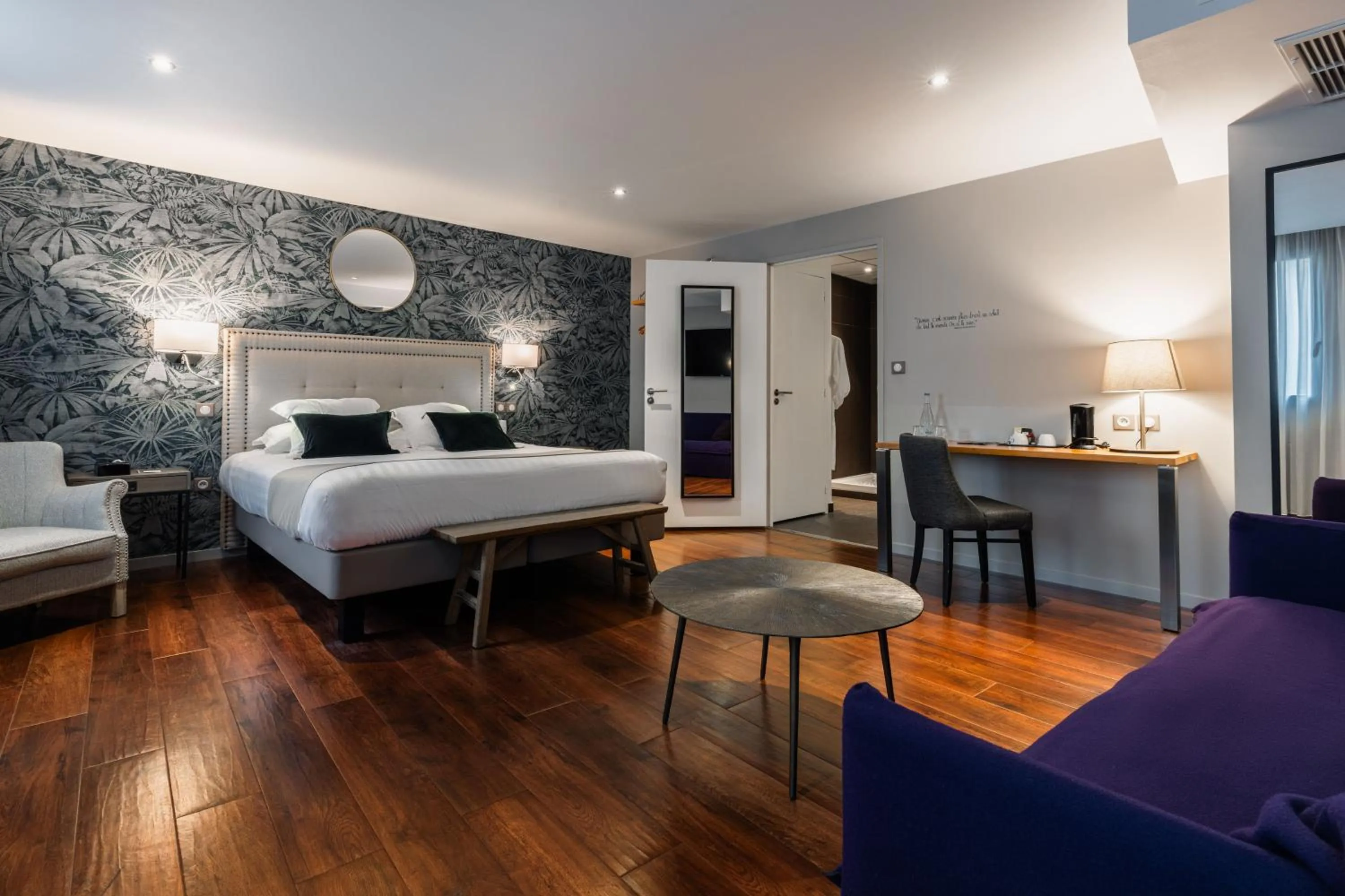 Photo of the whole room, Bed in Edgar Hôtel & Spa - Table Gastronomique