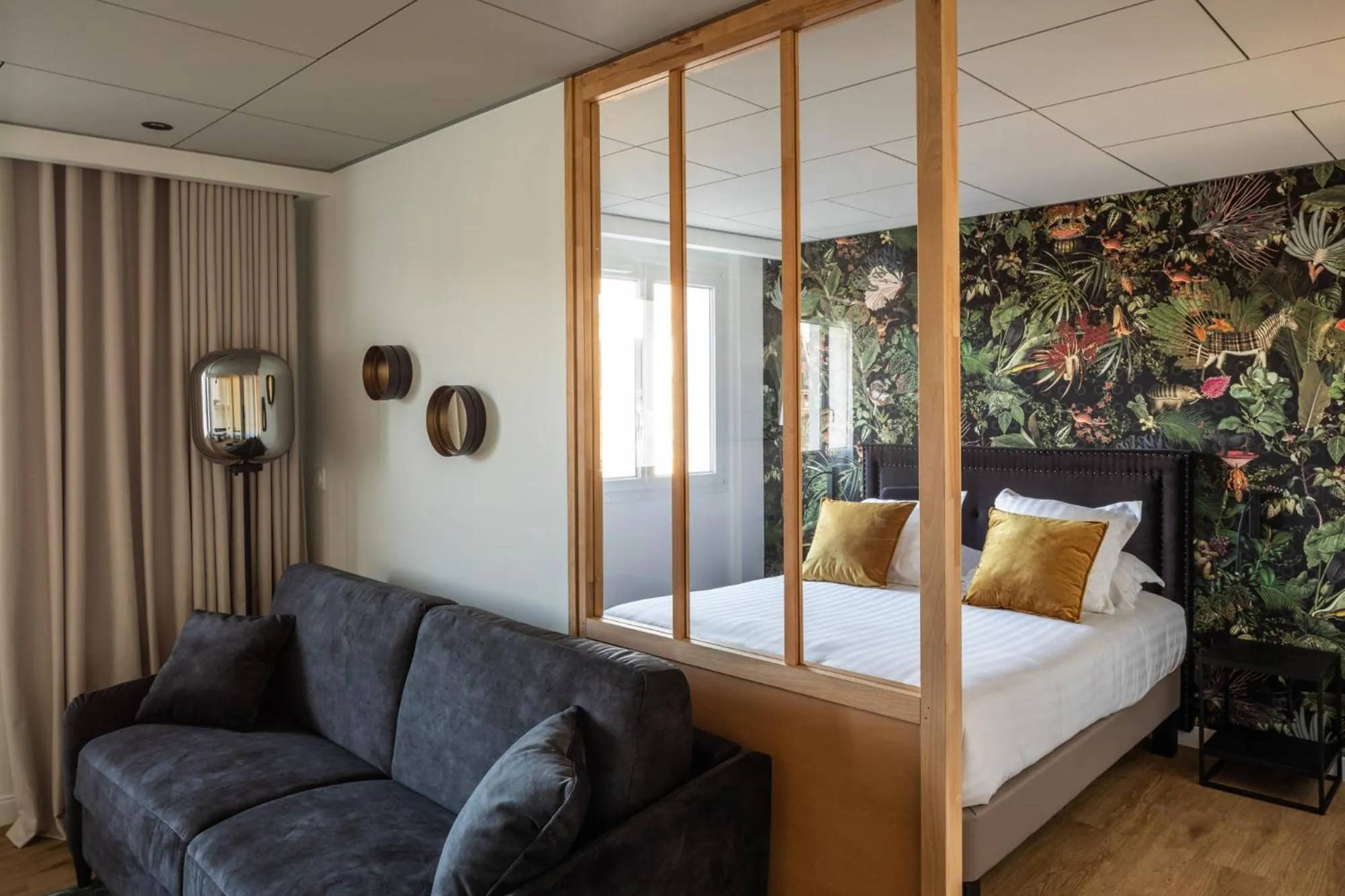 Living room, Bed in Edgar Hôtel & Spa - Table Gastronomique