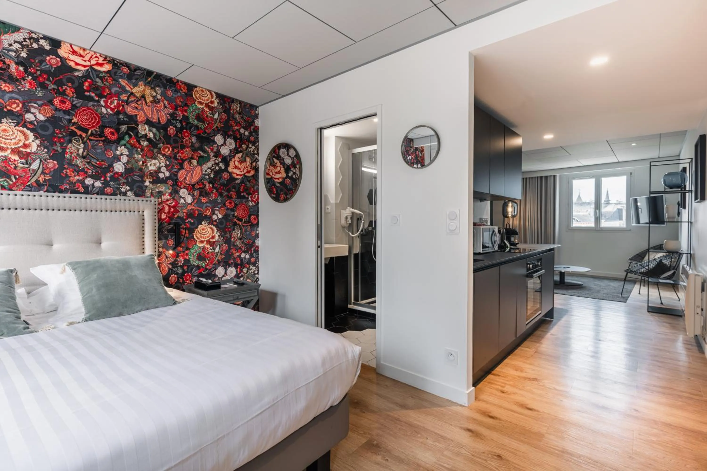 Photo of the whole room, Bed in Edgar Hôtel & Spa - Table Gastronomique