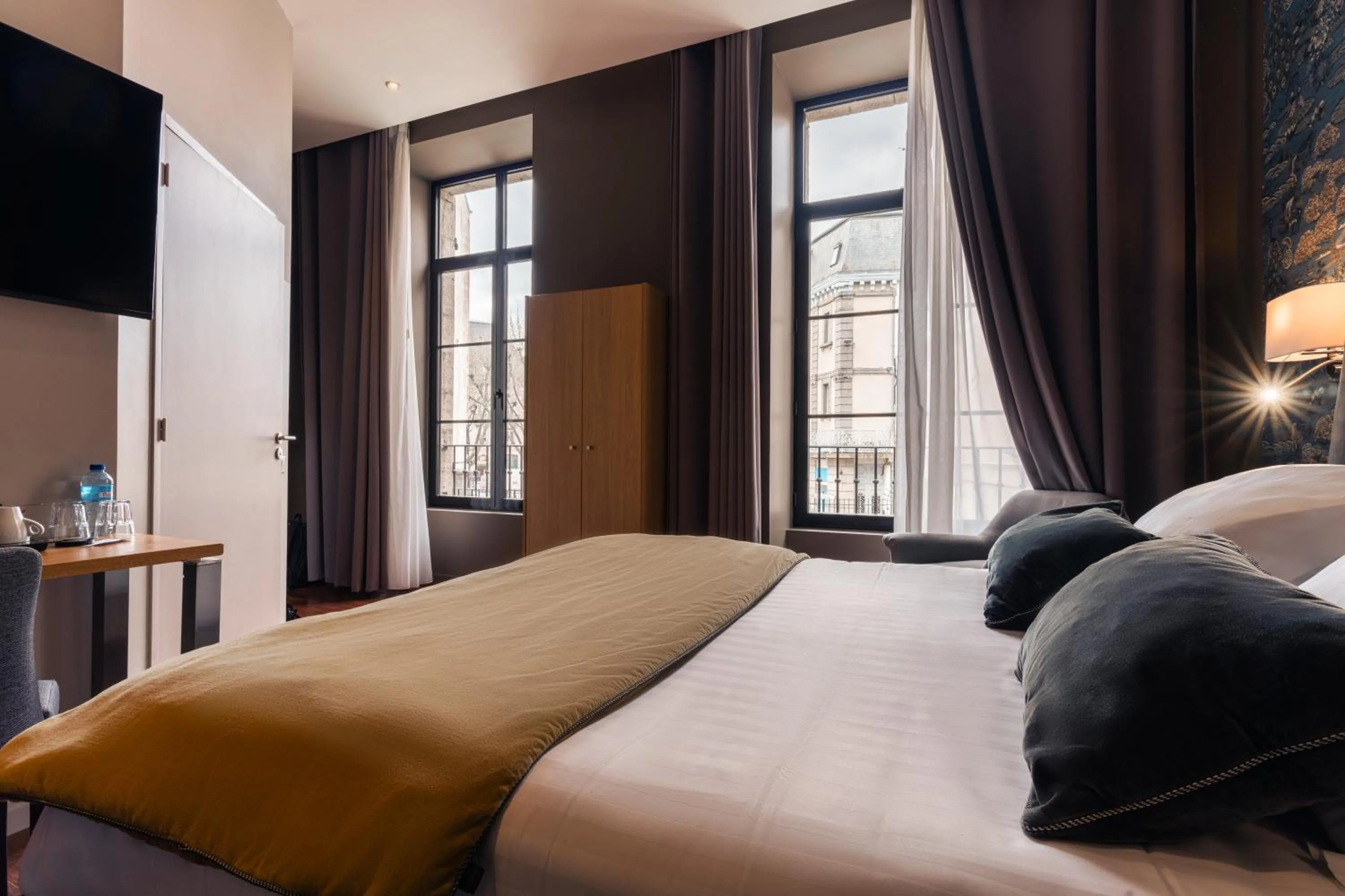 Photo of the whole room, Bed in Edgar Hôtel & Spa - Table Gastronomique