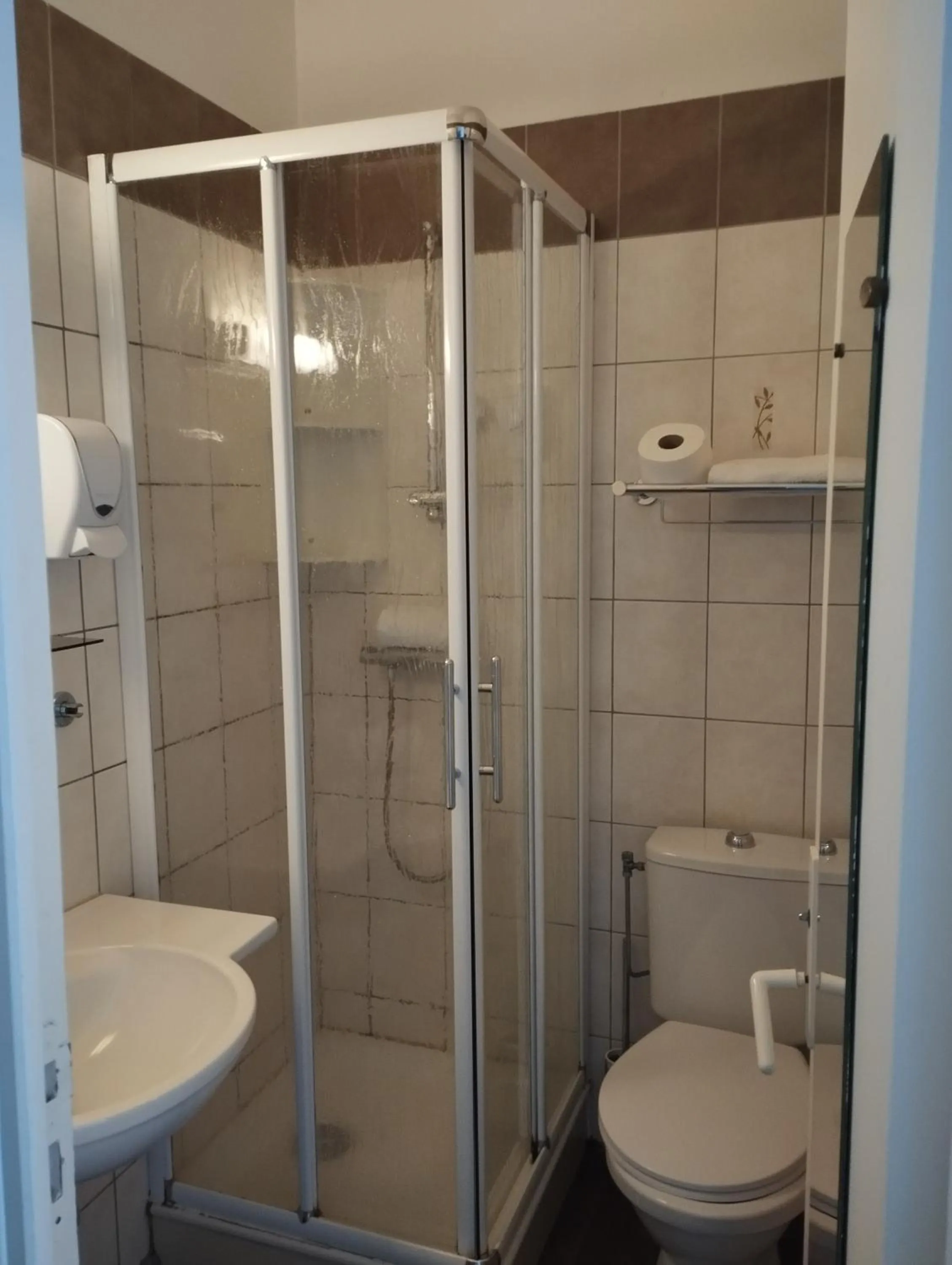 Bathroom in Hotel De Provence