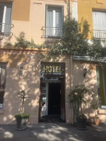 Facade/entrance in Hotel De Provence
