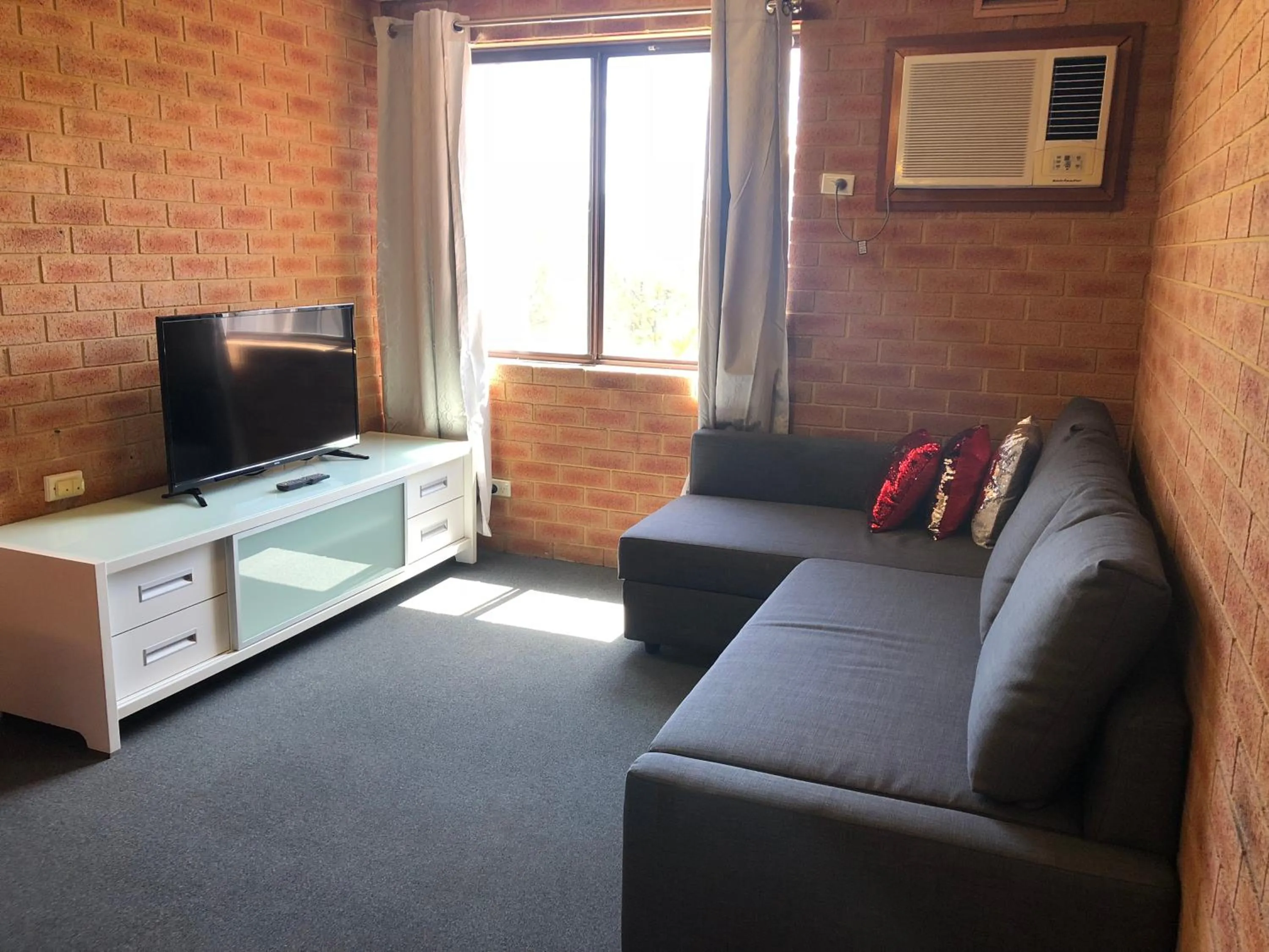 TV and multimedia in Wheeler Apartments Perth