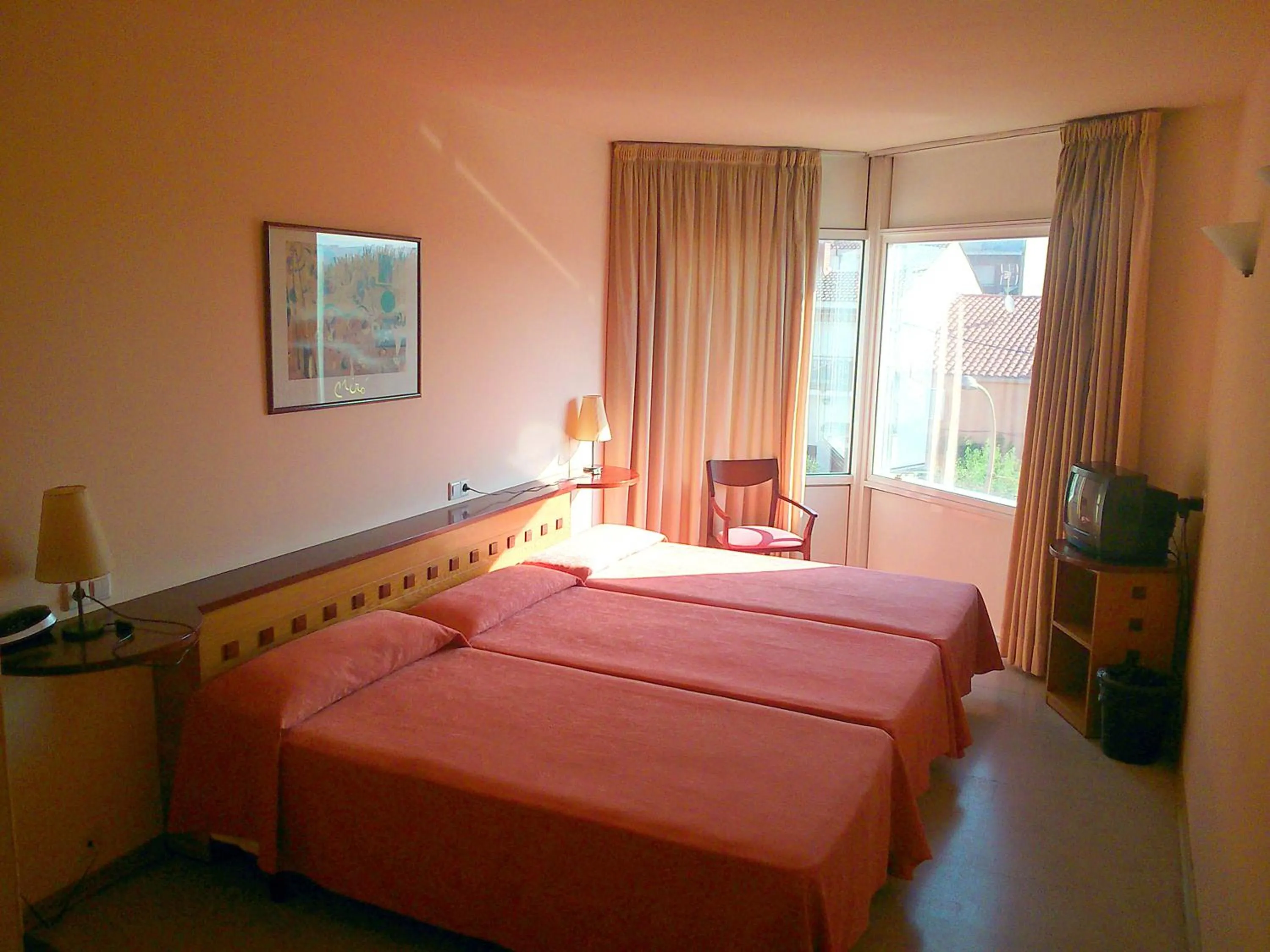 Photo of the whole room, Bed in Hotel Montmeló