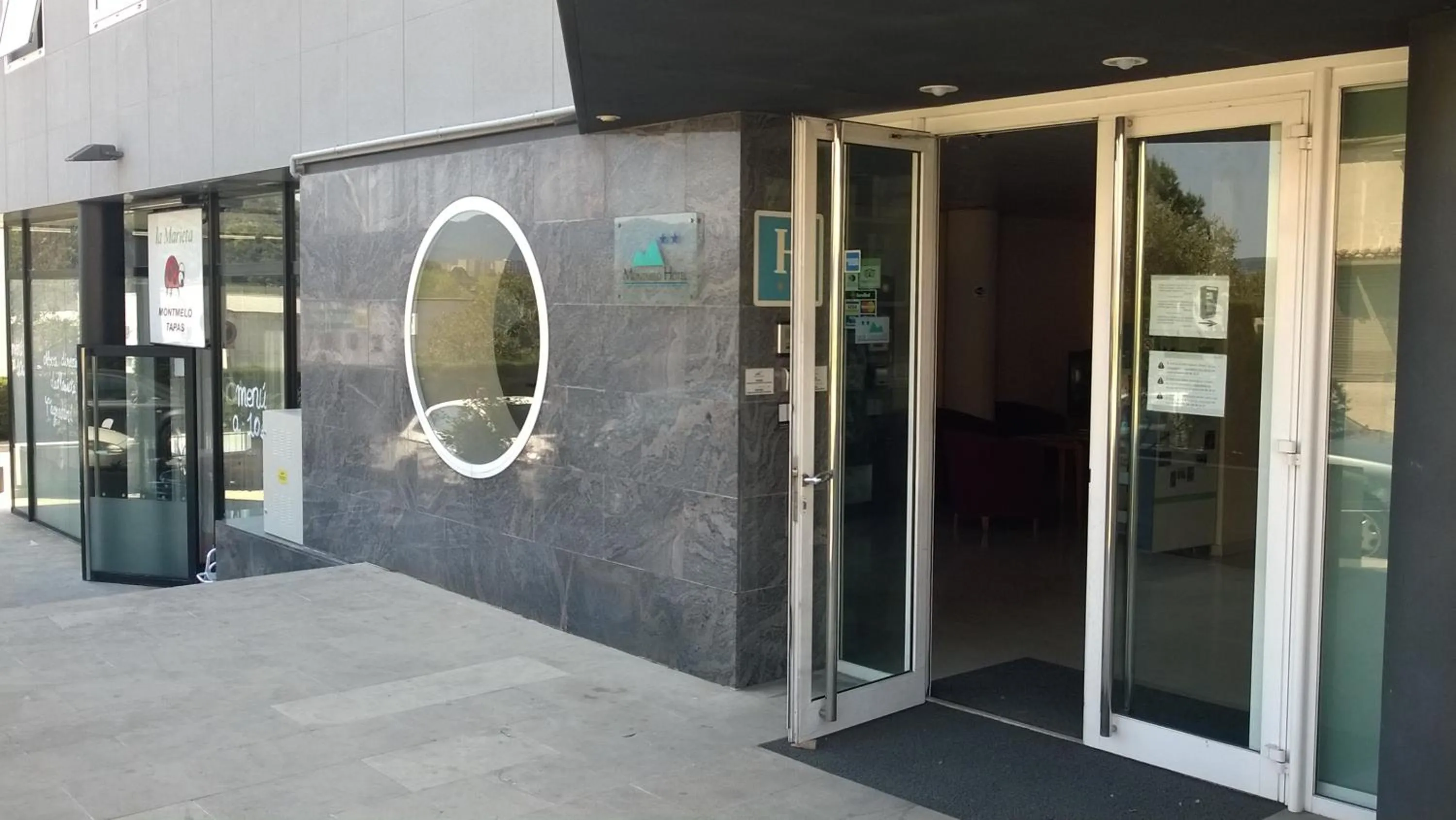 Facade/entrance in Hotel Montmeló