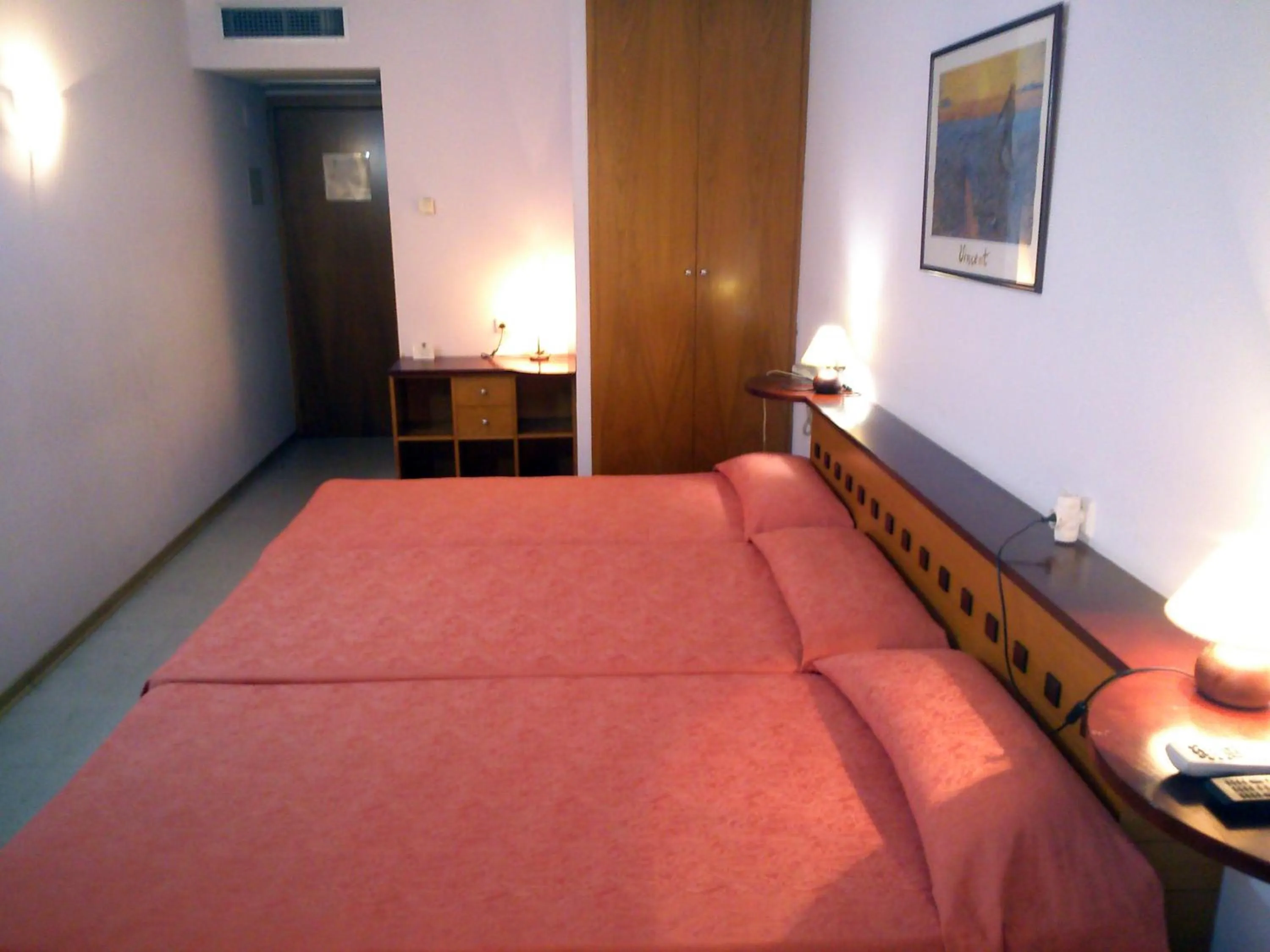 Bedroom, Bed in Hotel Montmeló