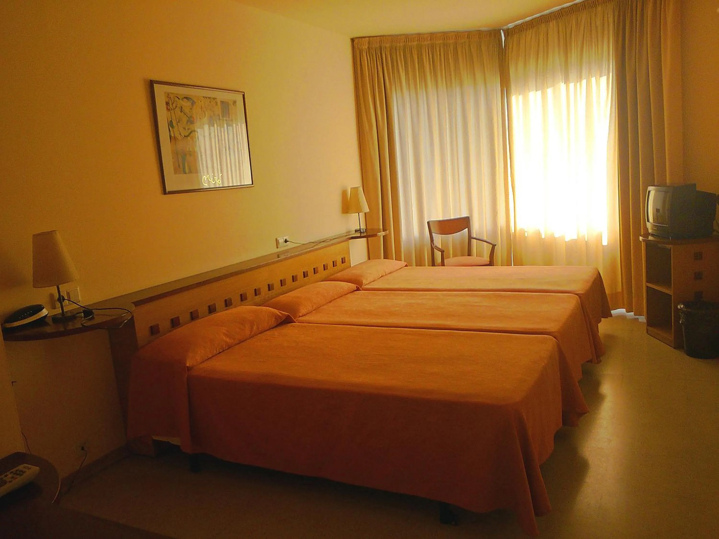 Bedroom, Bed in Hotel Montmeló