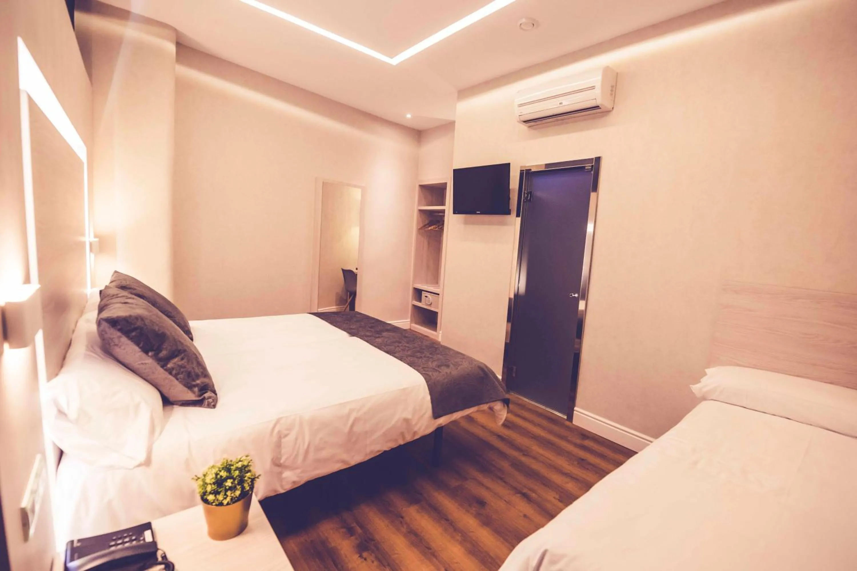 Decorative detail, Bed in Hostal Lisboa