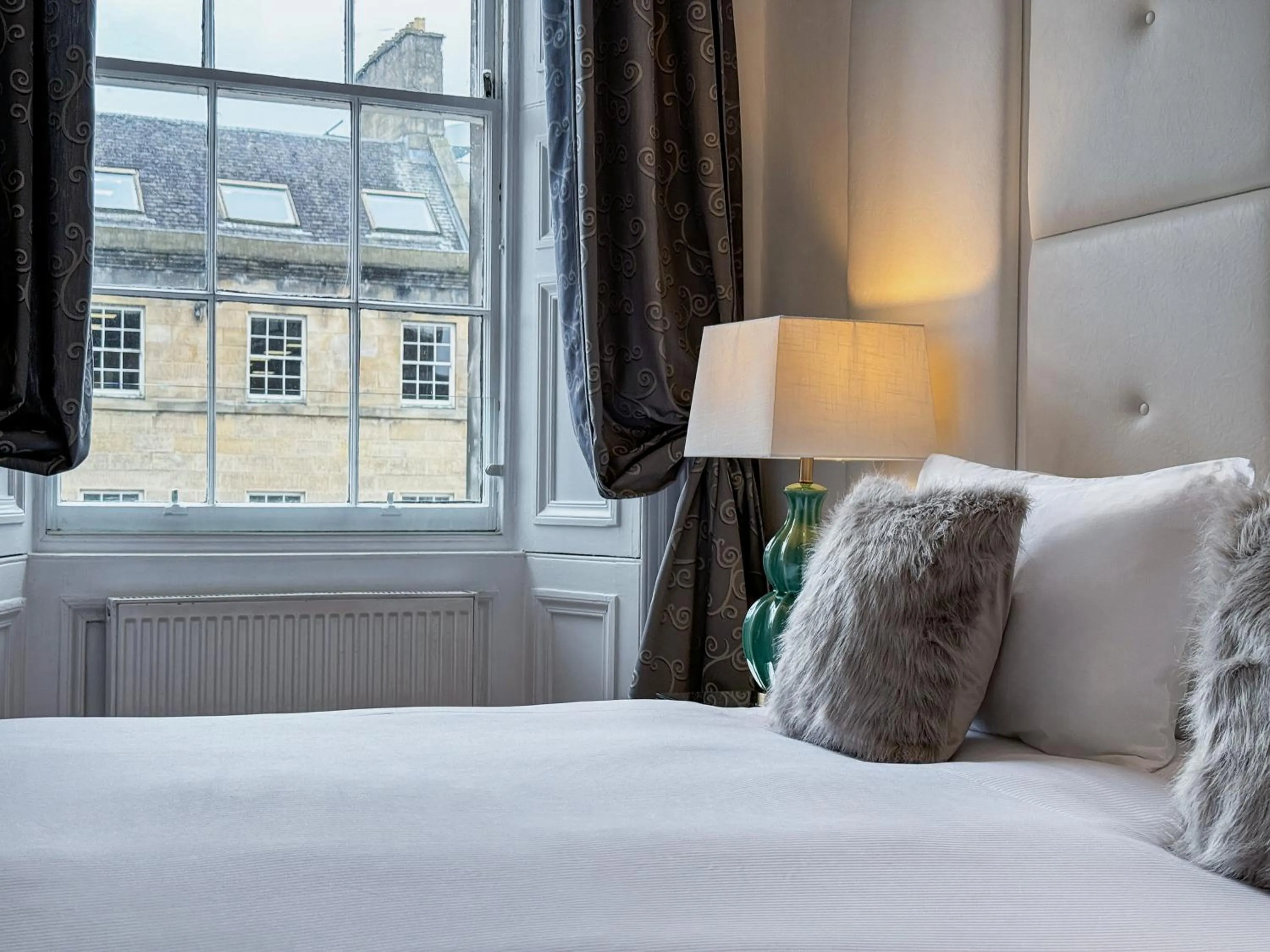 Bed in Hanover 71 Suites