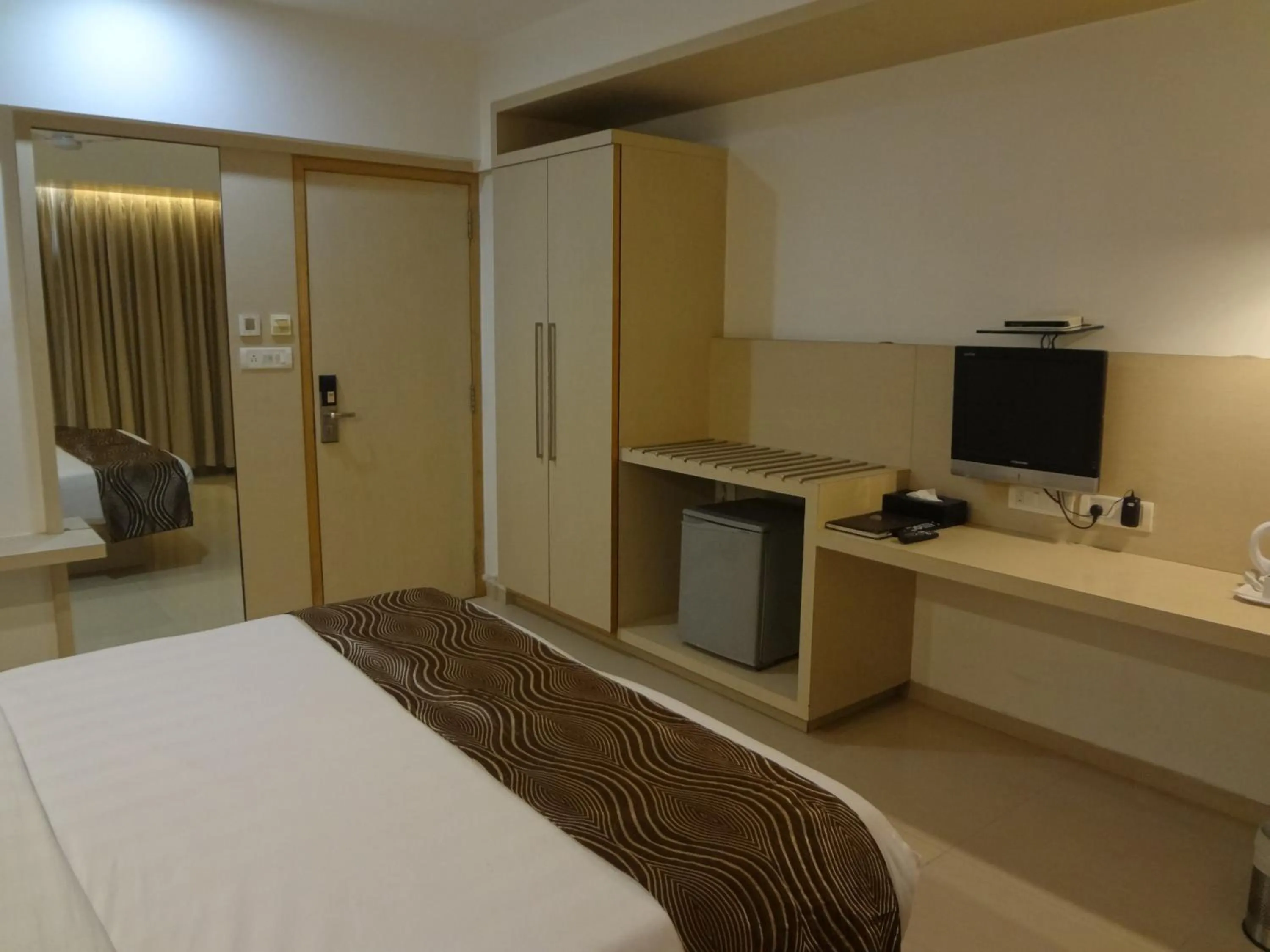 Photo of the whole room, Bed in The Oriental Residency