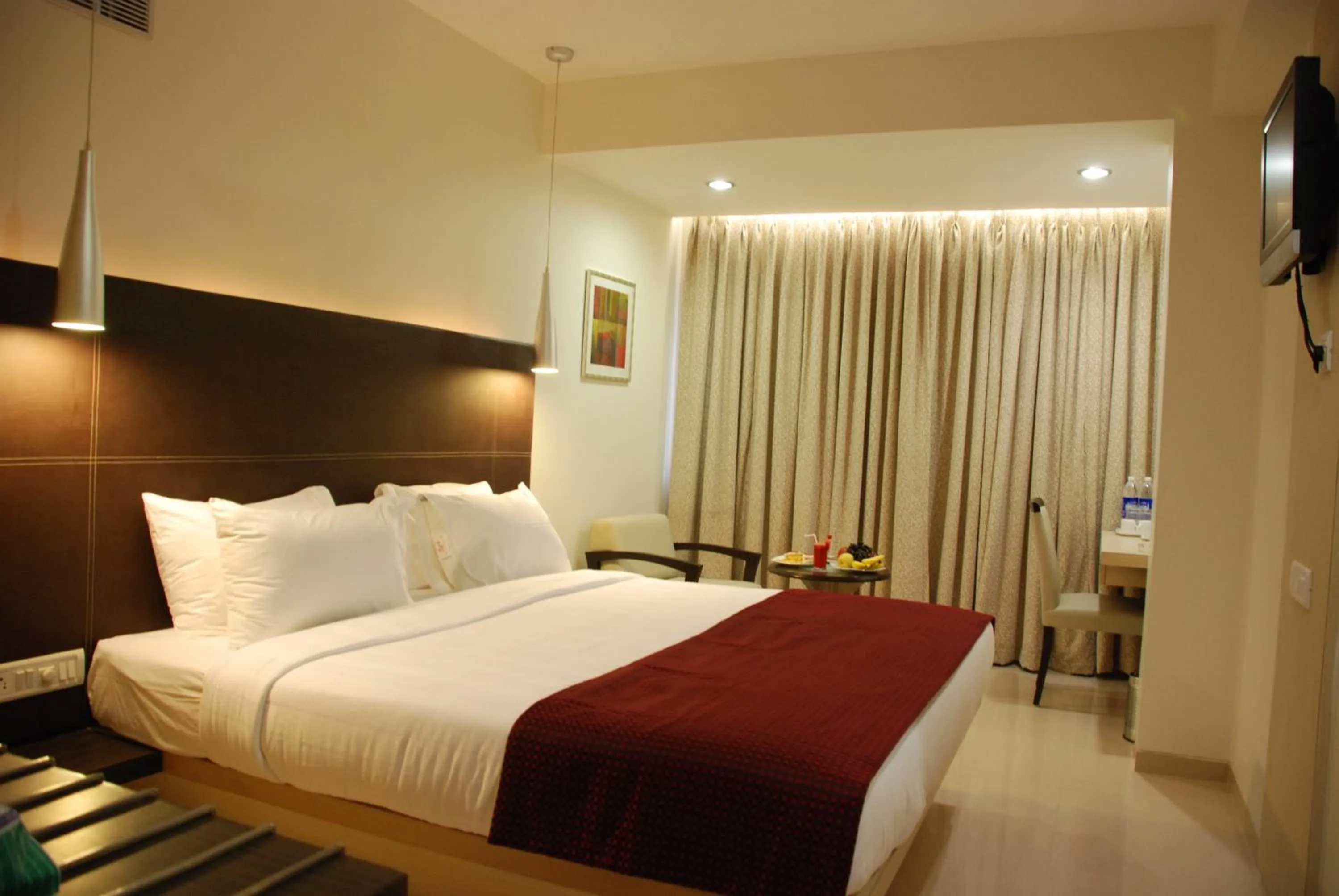 Photo of the whole room, Bed in The Oriental Residency