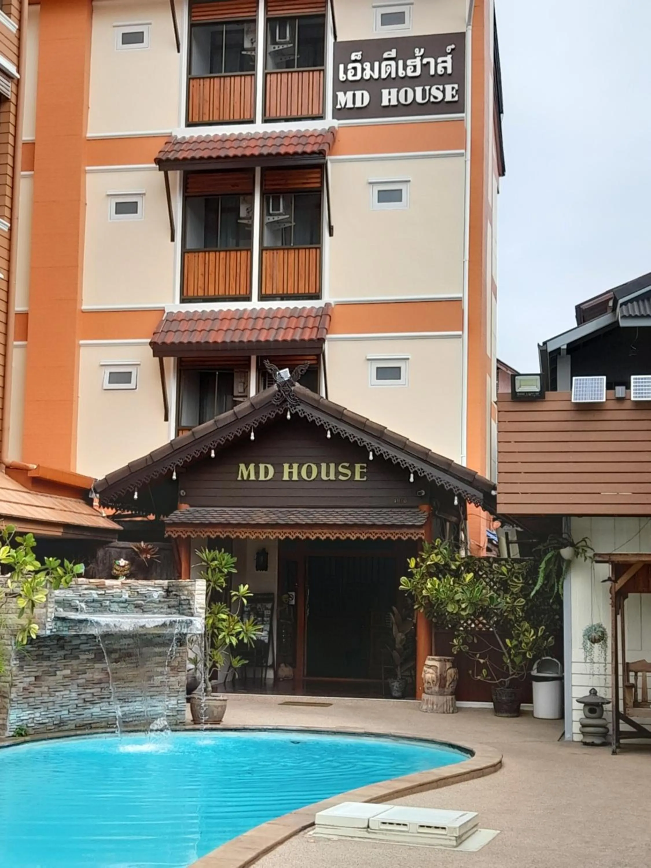 Facade/entrance in MD House