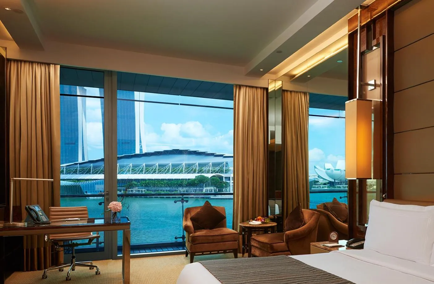 View (from property/room), Bed in The Fullerton Bay Hotel Singapore