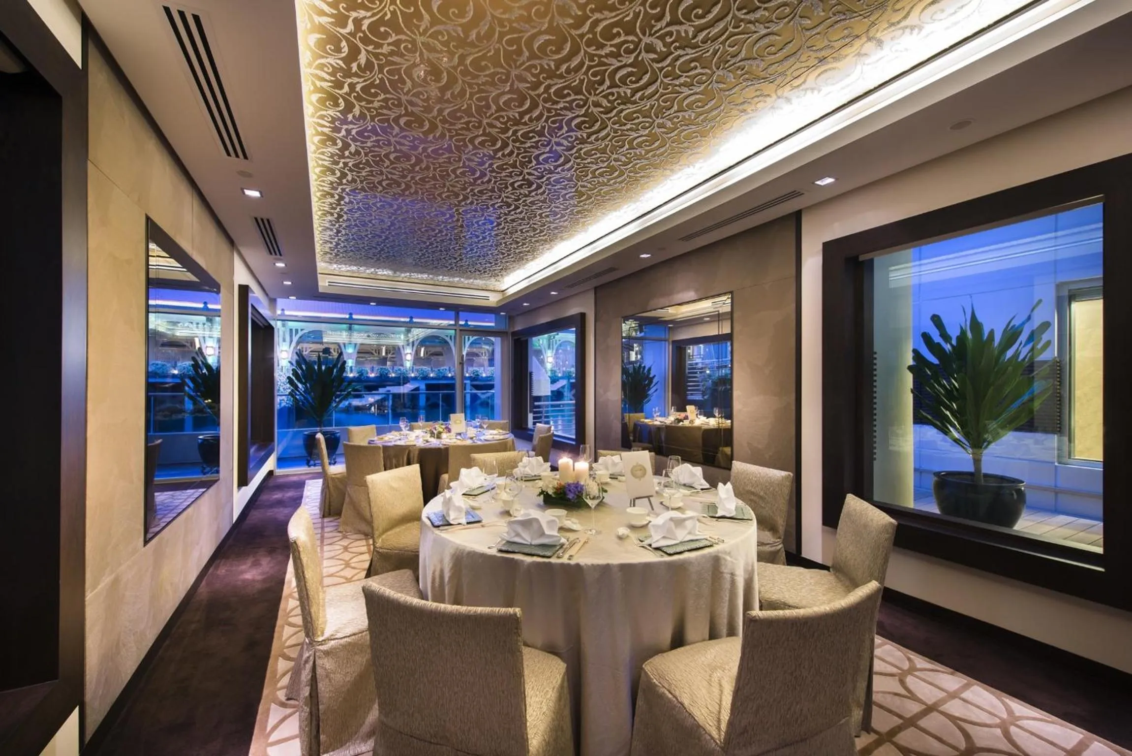 Night in The Fullerton Bay Hotel Singapore