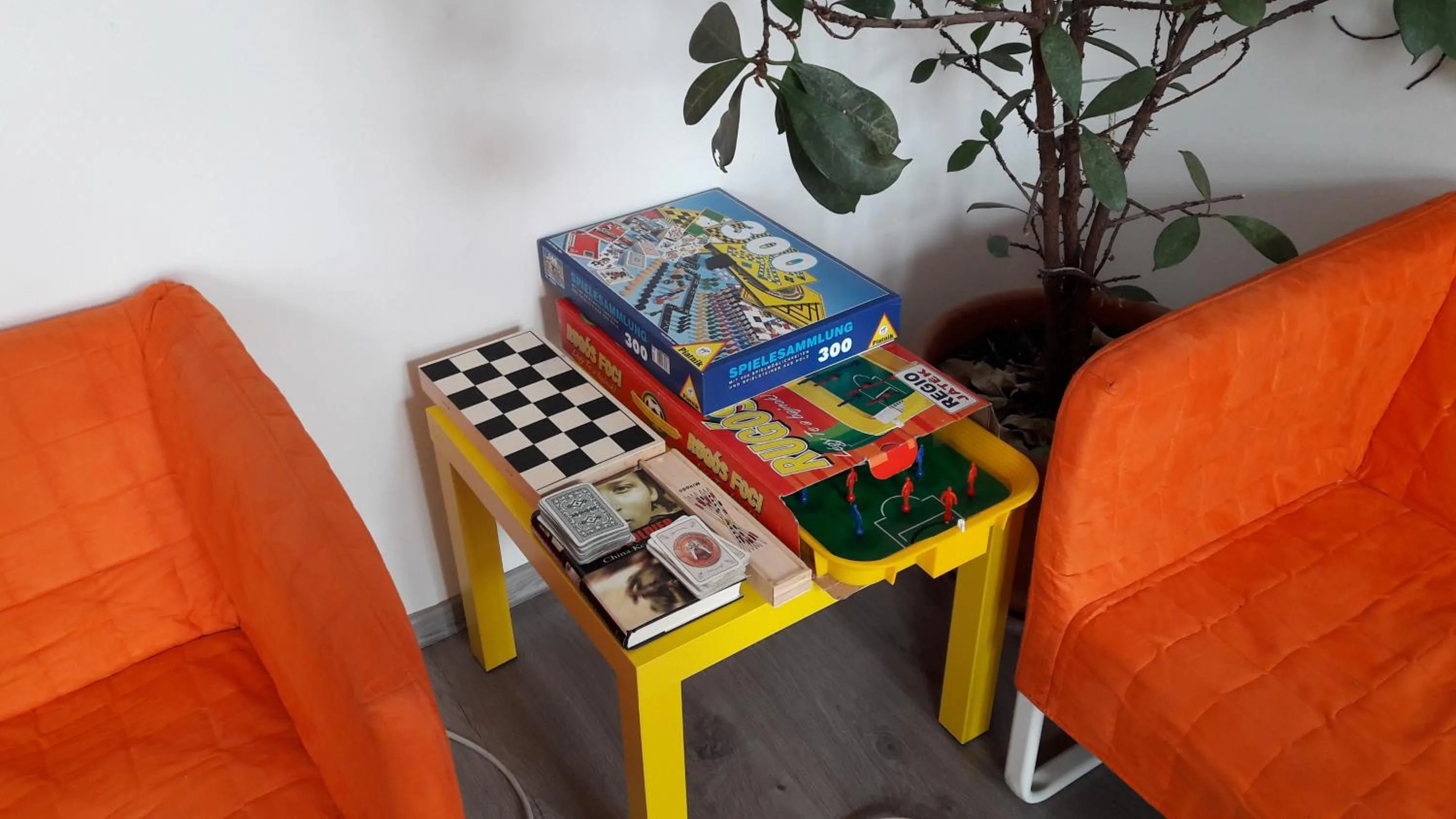 Communal lounge/ TV room in Pal's Mini Hostel