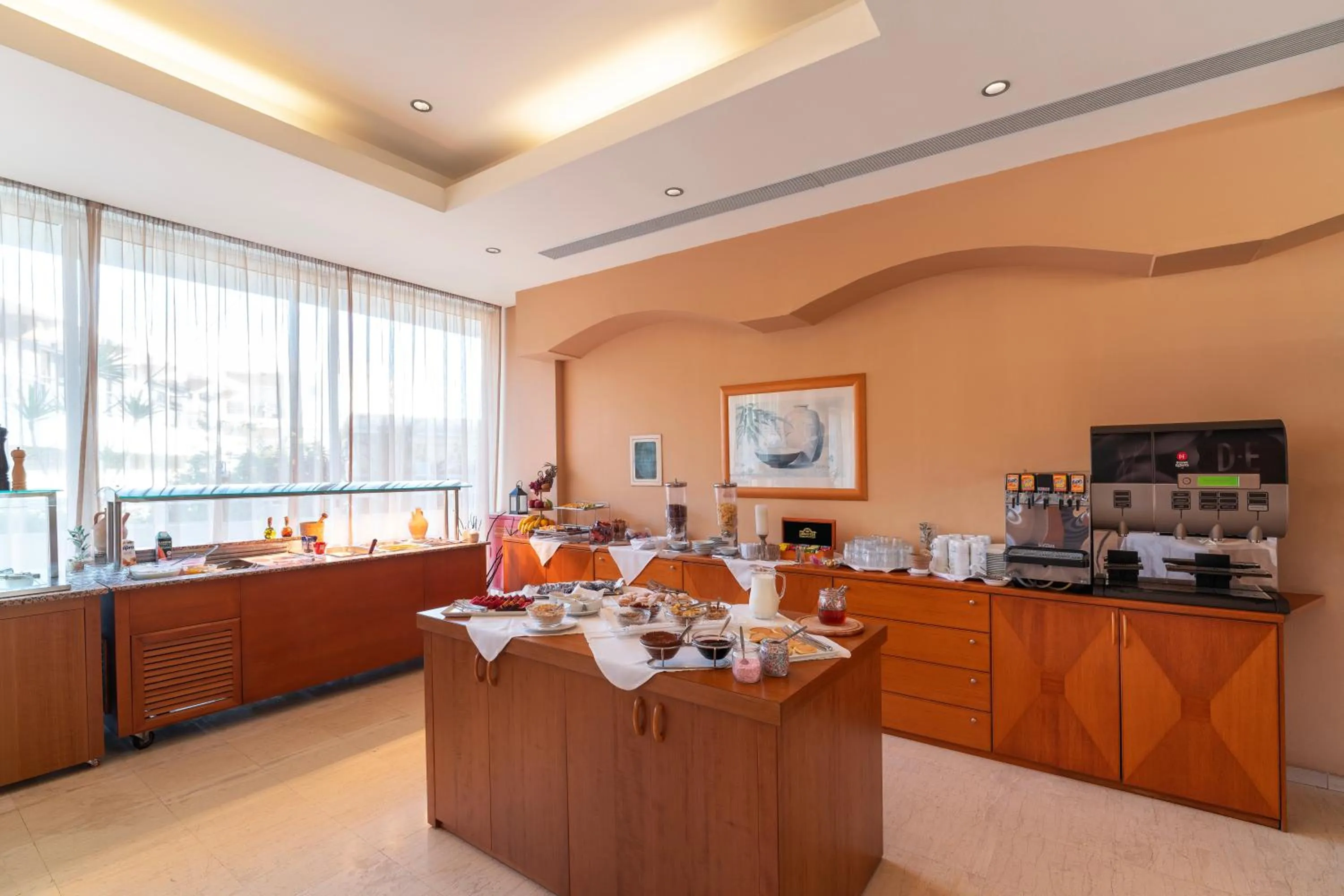 Restaurant/places to eat in Athineon Hotel