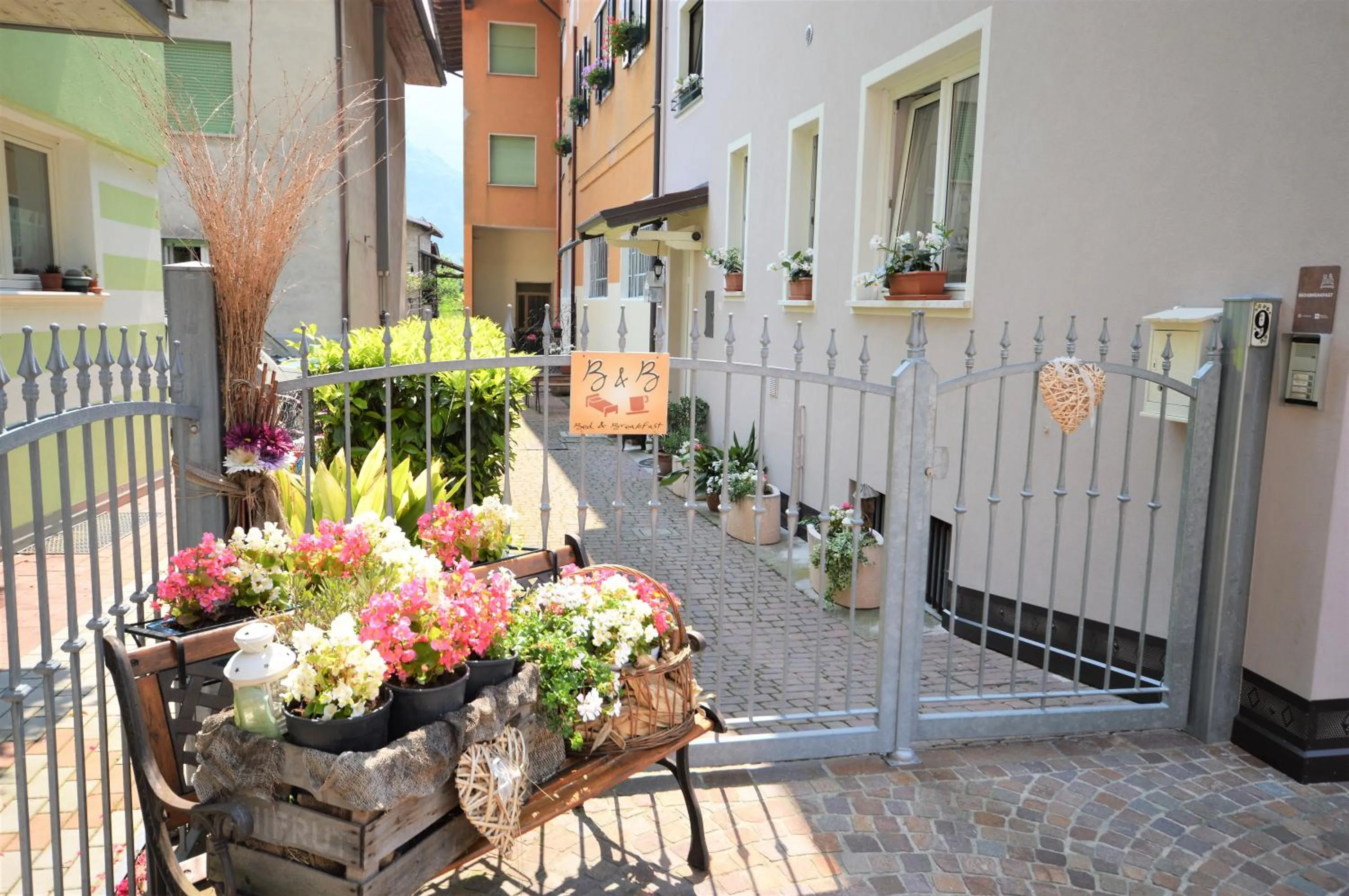 Facade/entrance in B&B La Vecchia Tipografia - Lago D'Idro