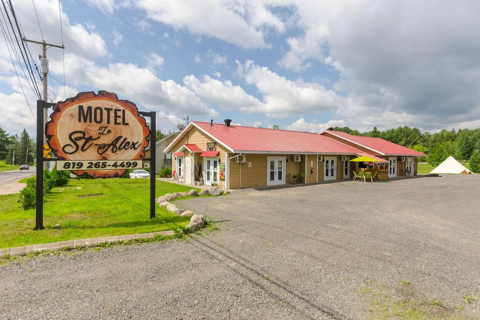 Property building in Le Saint Alex