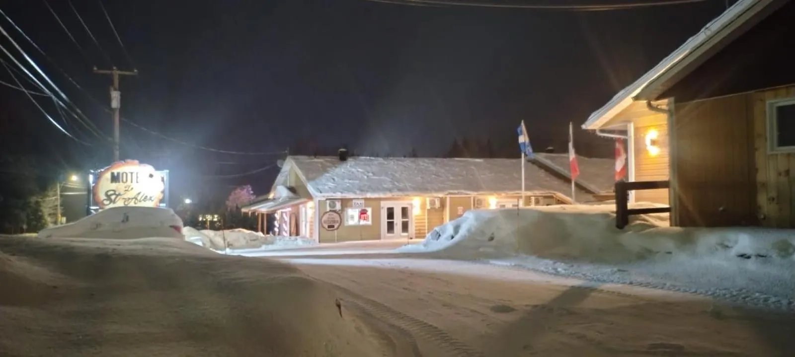 Property building in Le Saint Alex