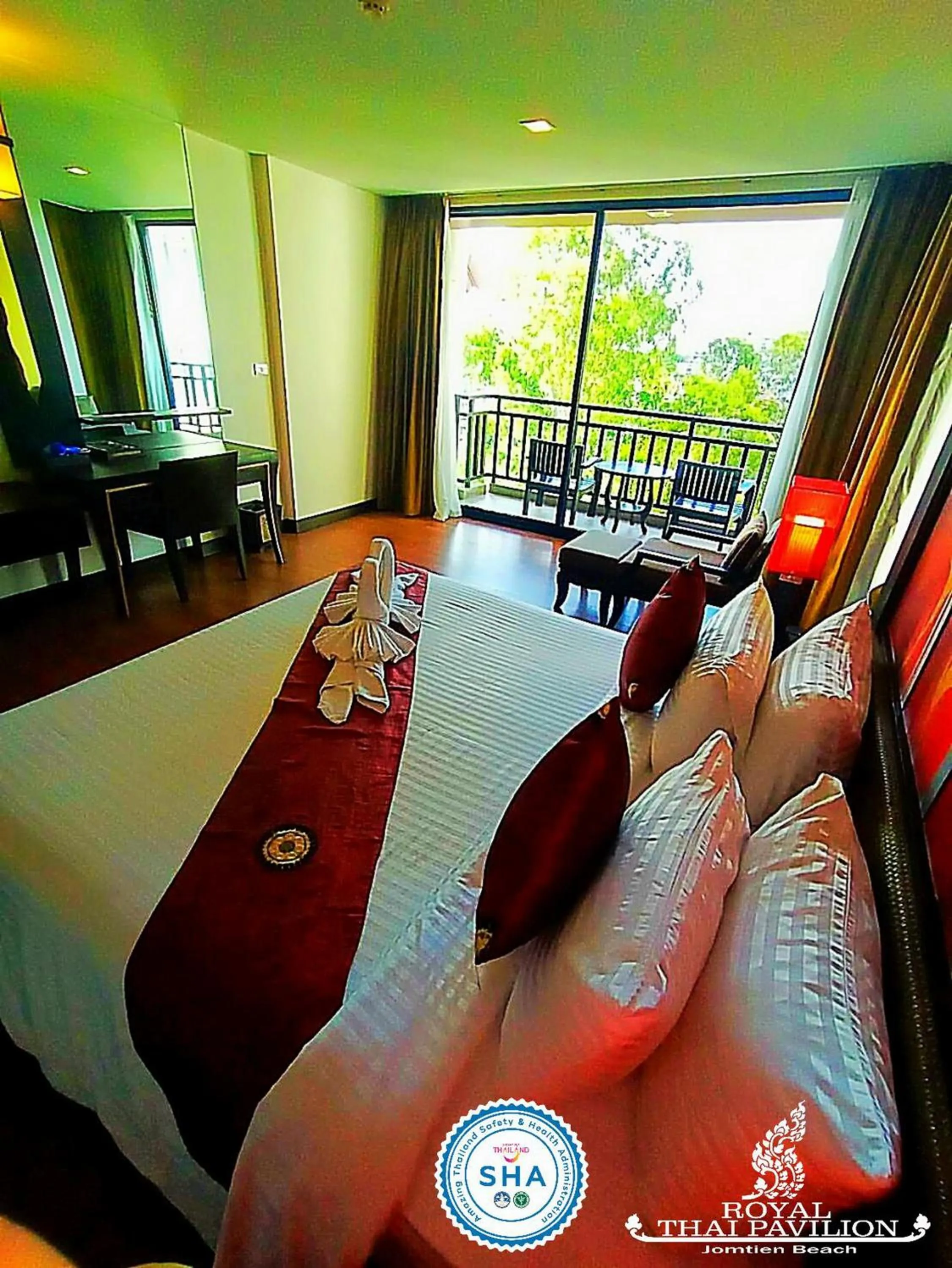Bedroom, Bed in Royal Thai Pavilion Jomtien Hotel