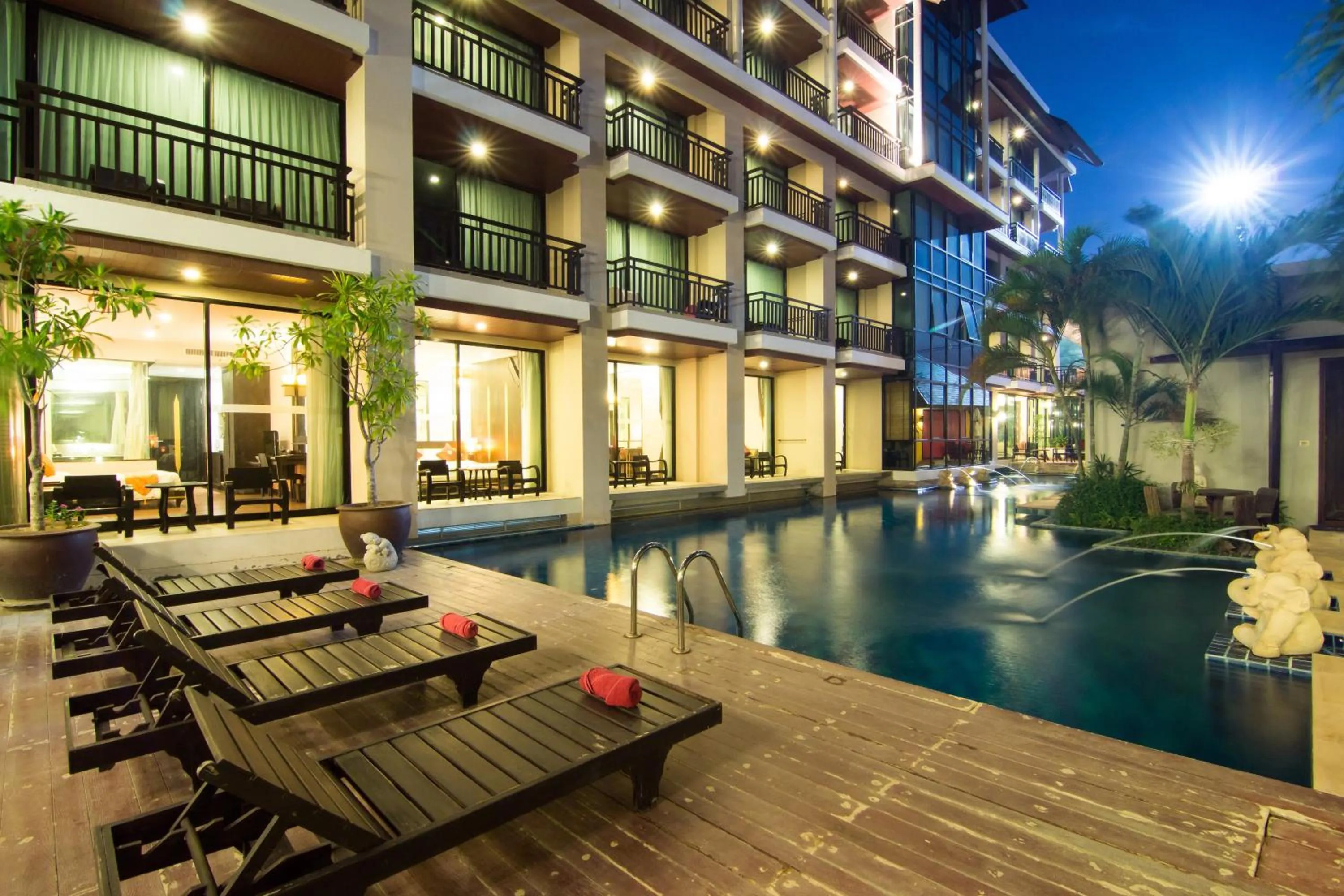 Swimming pool in Royal Thai Pavilion Jomtien Hotel
