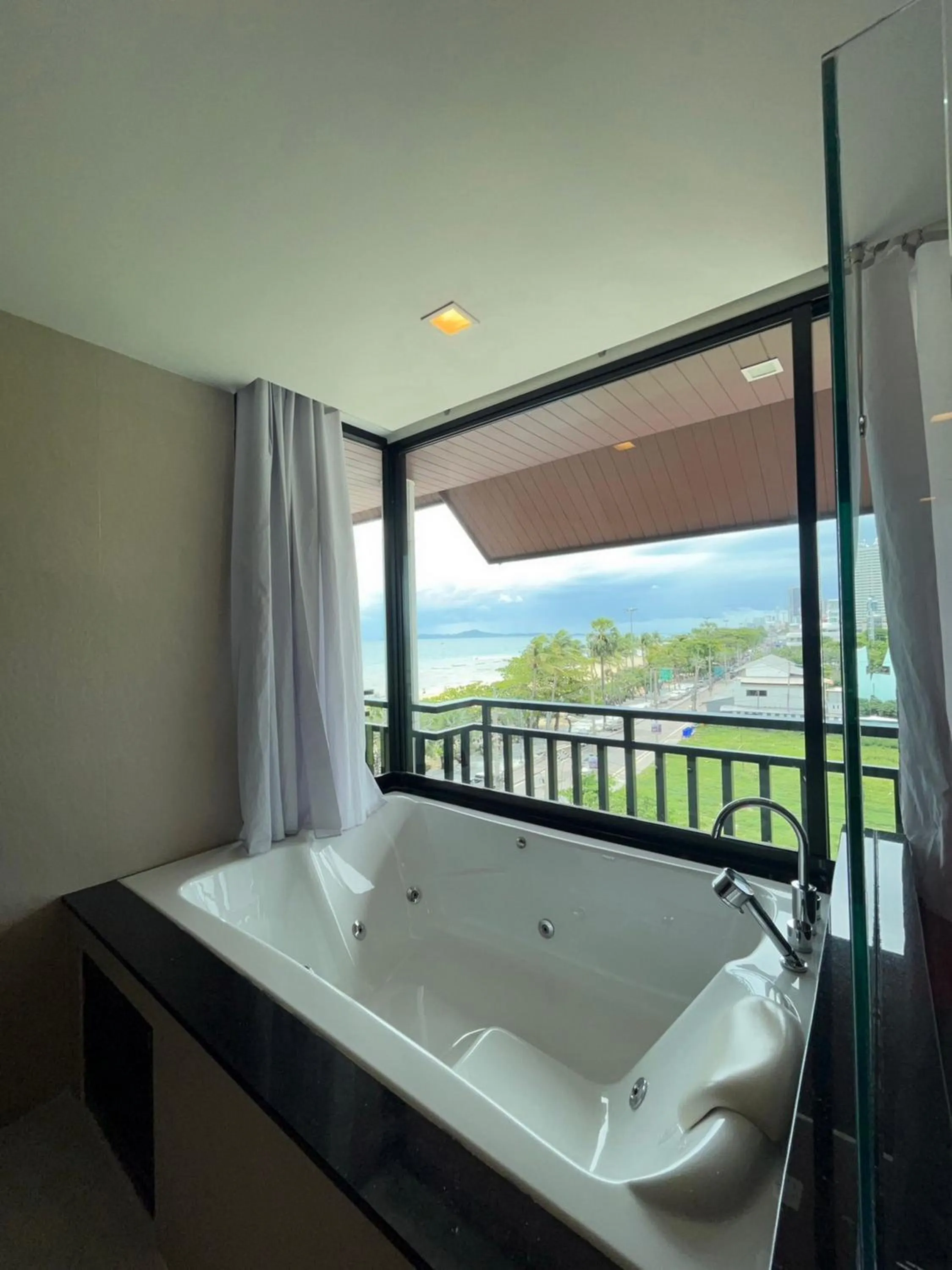 Bath in Royal Thai Pavilion Jomtien Hotel