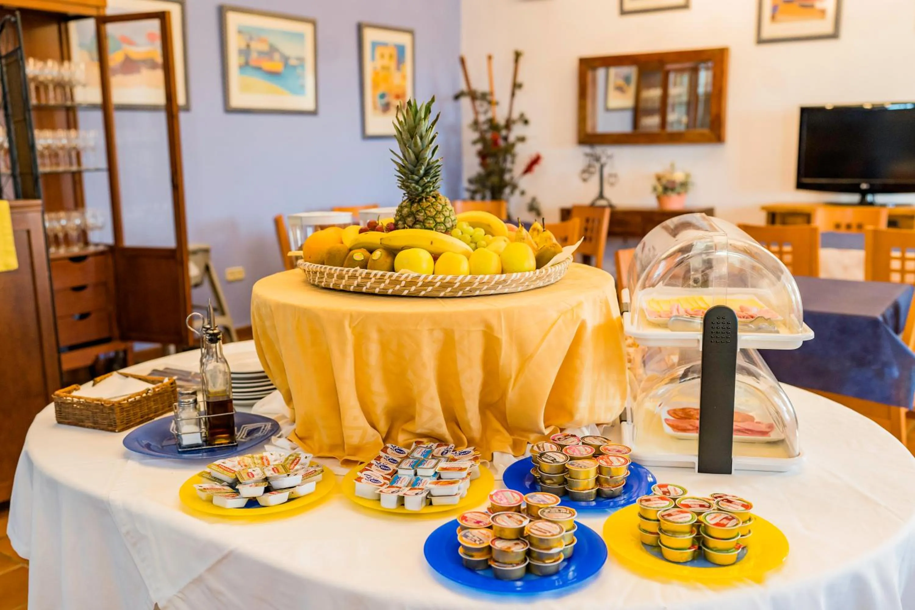 Buffet breakfast in Complejo Los Veneros