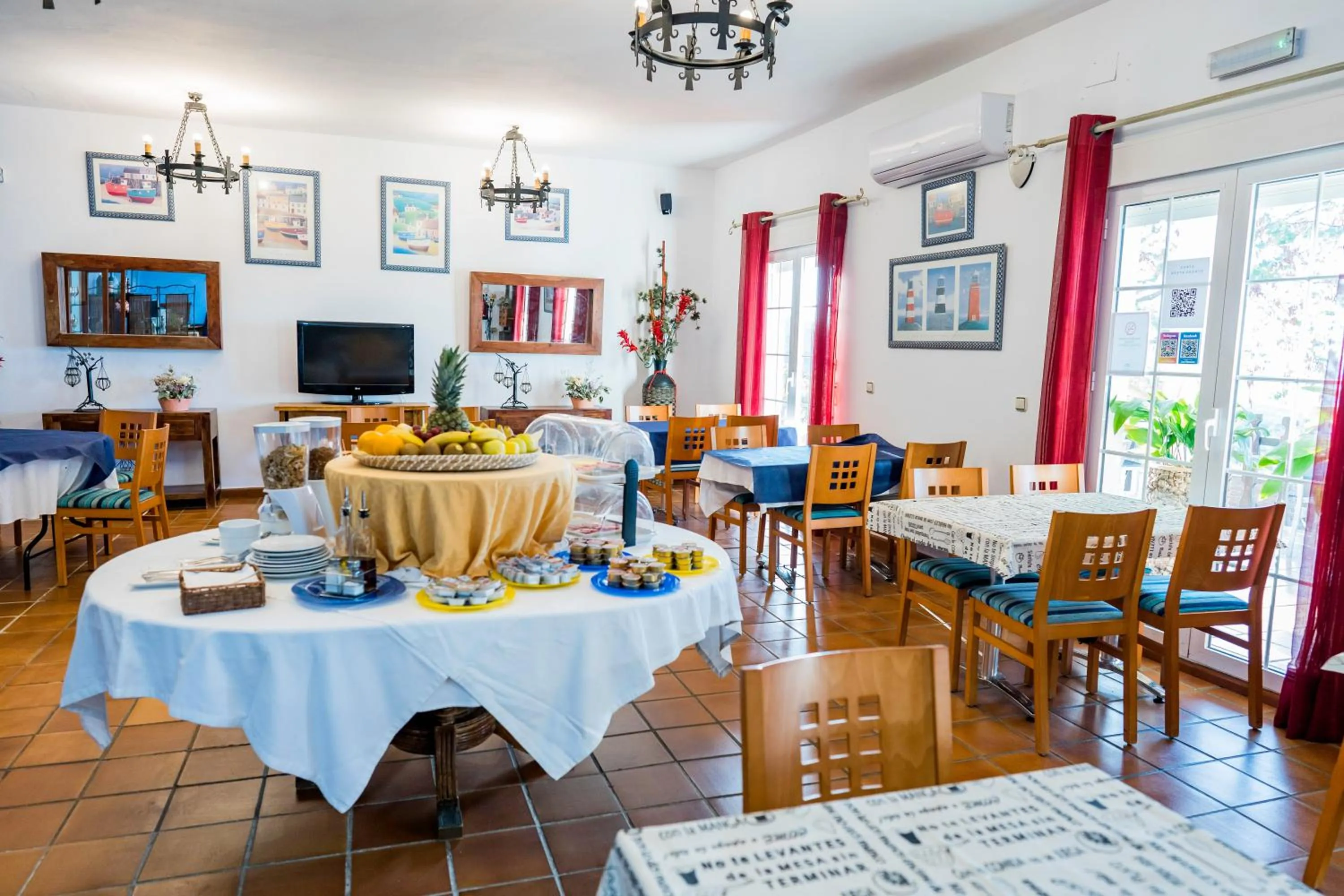 Buffet breakfast in Complejo Los Veneros